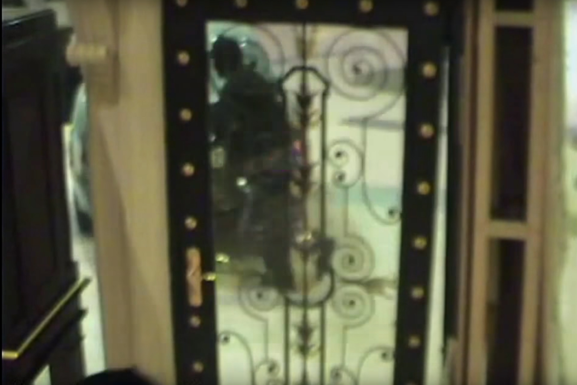 pink panter dubai pljacka 13 foto printscreen youtube Online TV Kriminalis