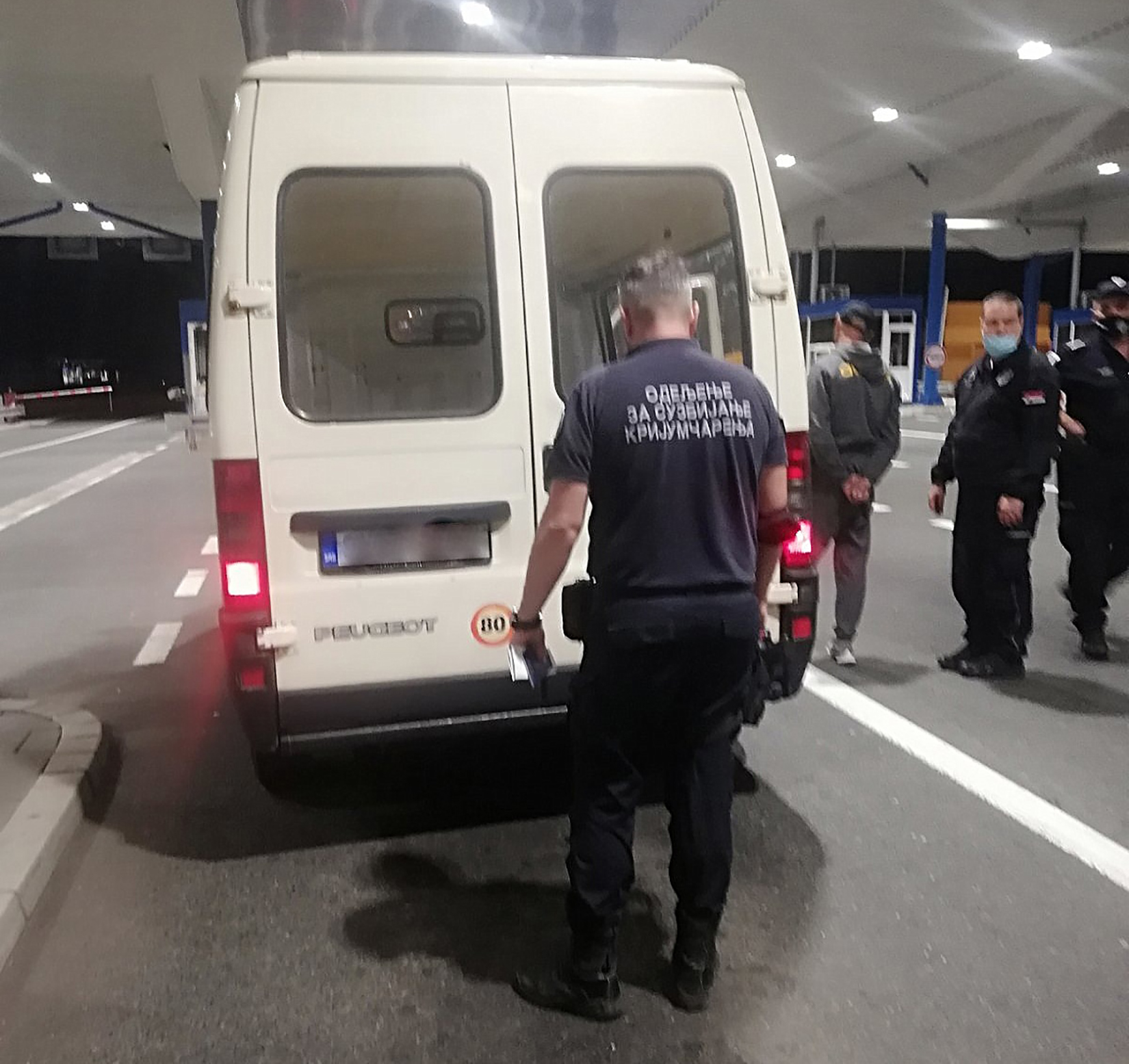 Carinik u kontroli sumnjivog kombija Batrovci 10 09 2020
