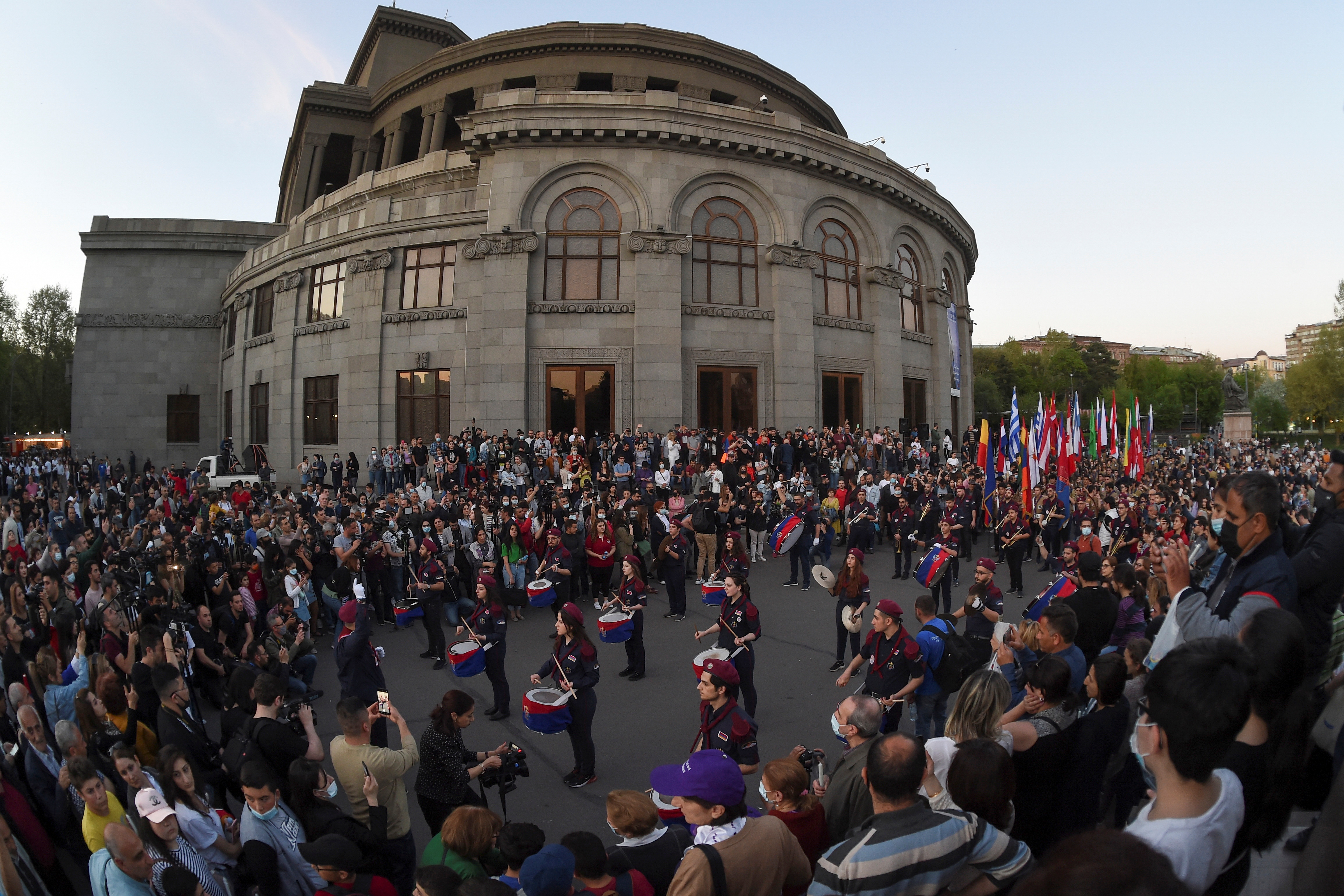 Armenians commemorate anniversary of mass killing by Ottoman Turks in Yerevan