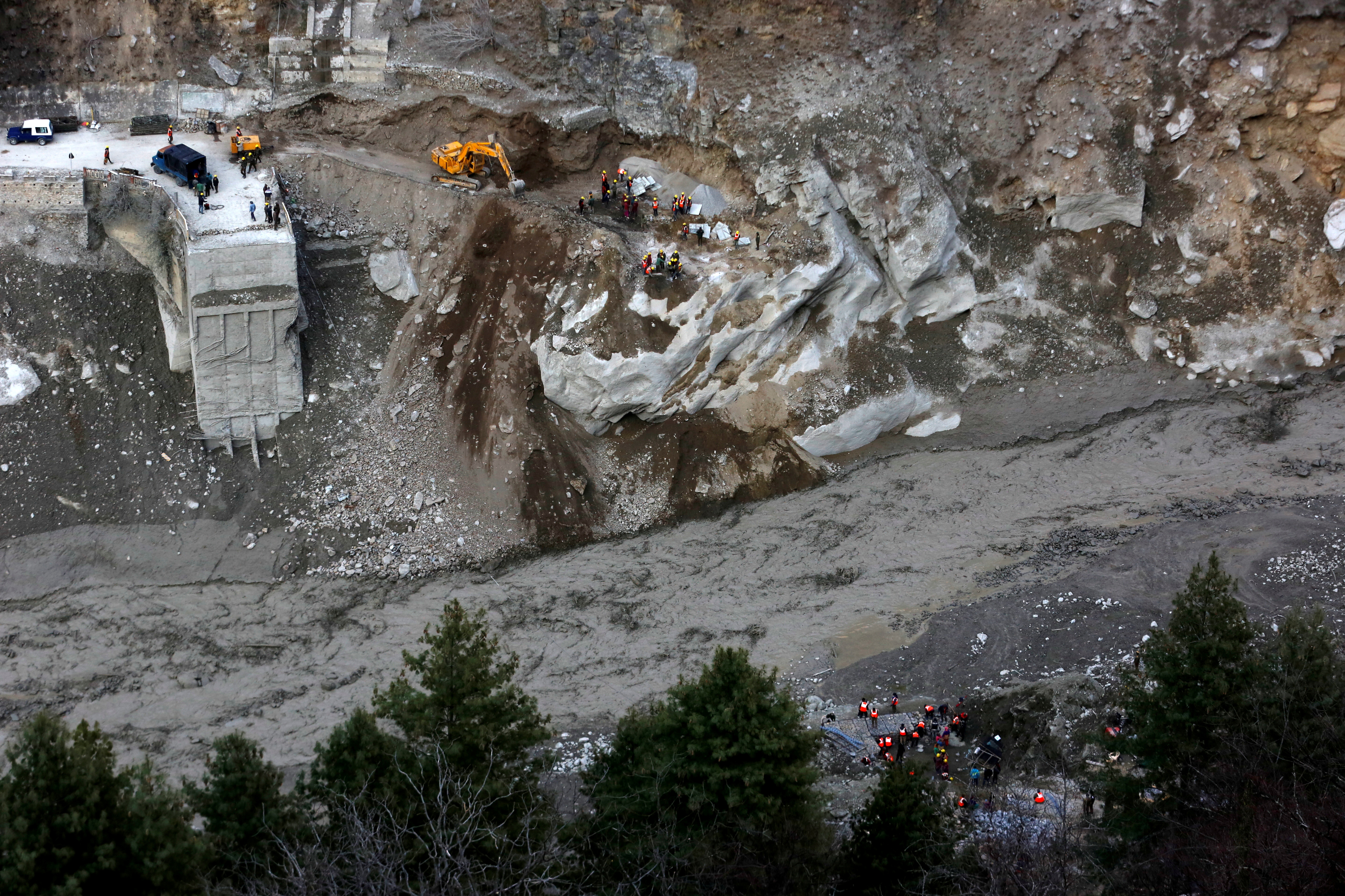 glečer, lavina, nesreća, Indija FILE PHOTO: Rescue operation after a part of a glacier broke away, in Raini village