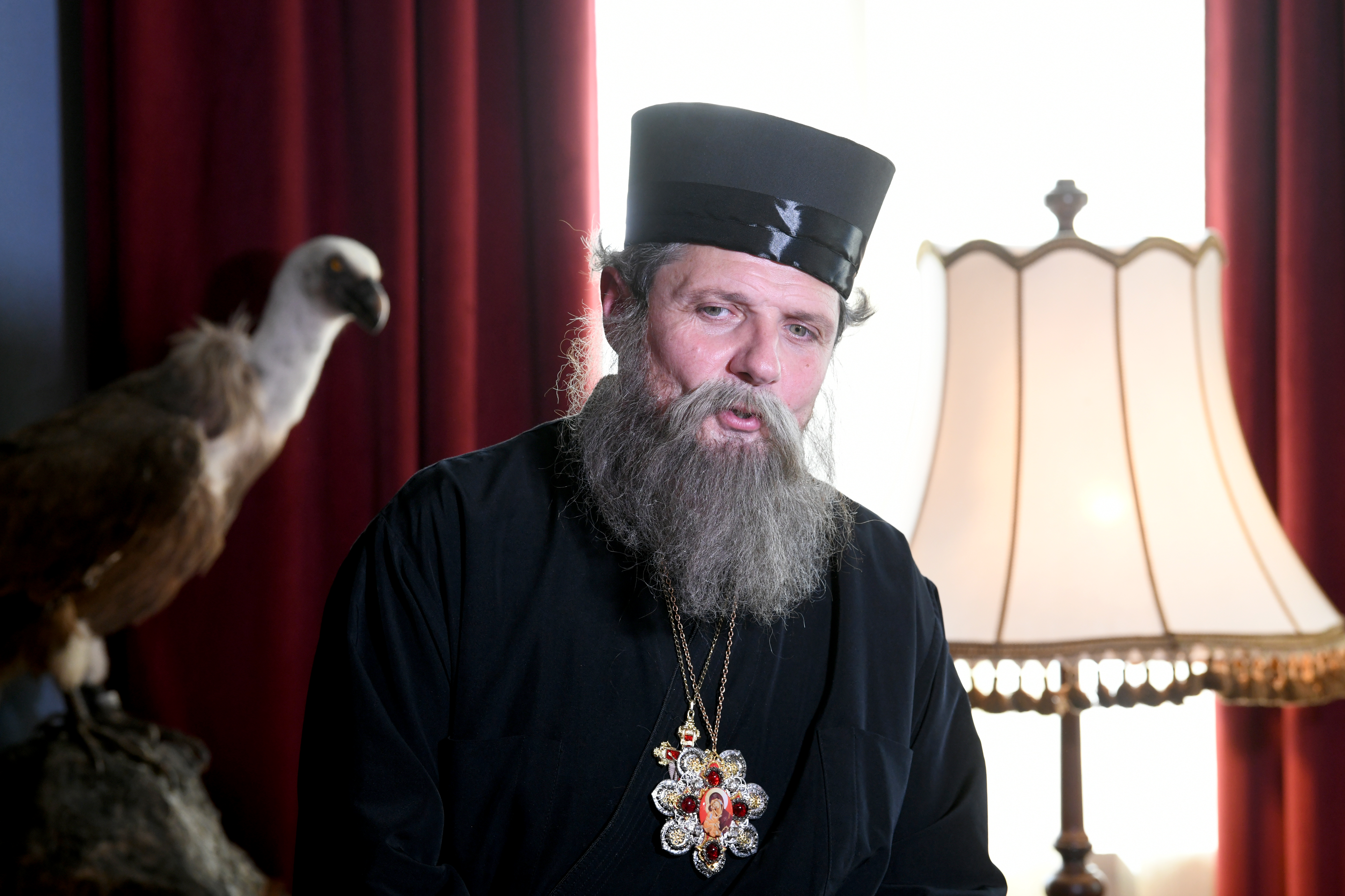 Snimanje serije u zagrljaju crne ruke