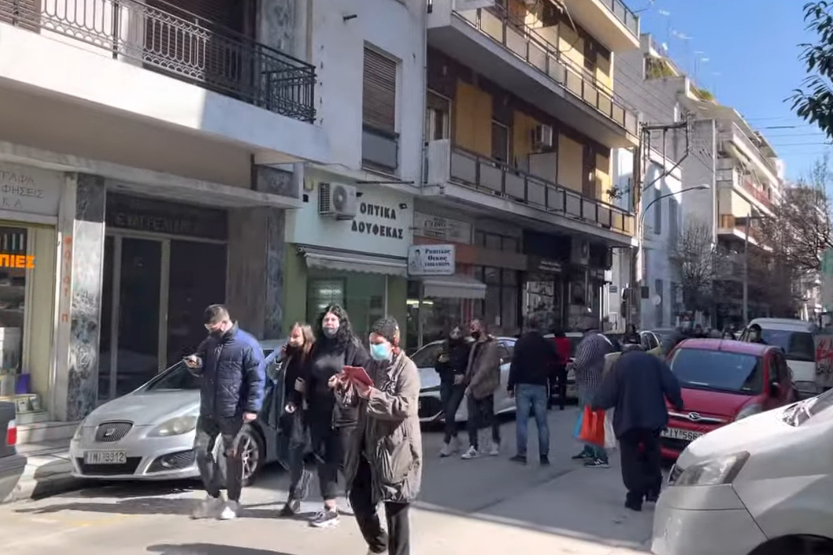 Οι πρώτες εικόνες από την ισχυρή σεισμική δόνηση που έγινε στη Λάρισα - YouTube - 0 03