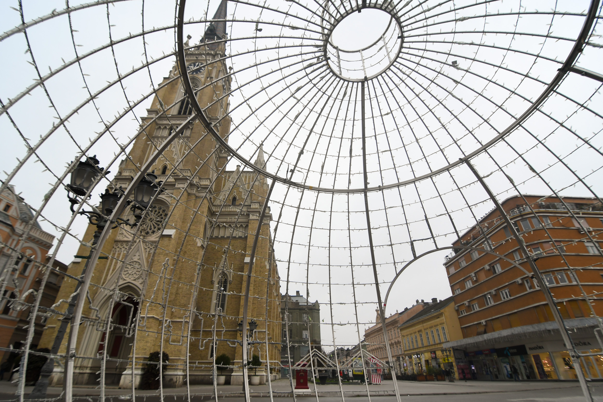 novi sad ukrašavanje grada kićenje grada novogodišnja rasveta