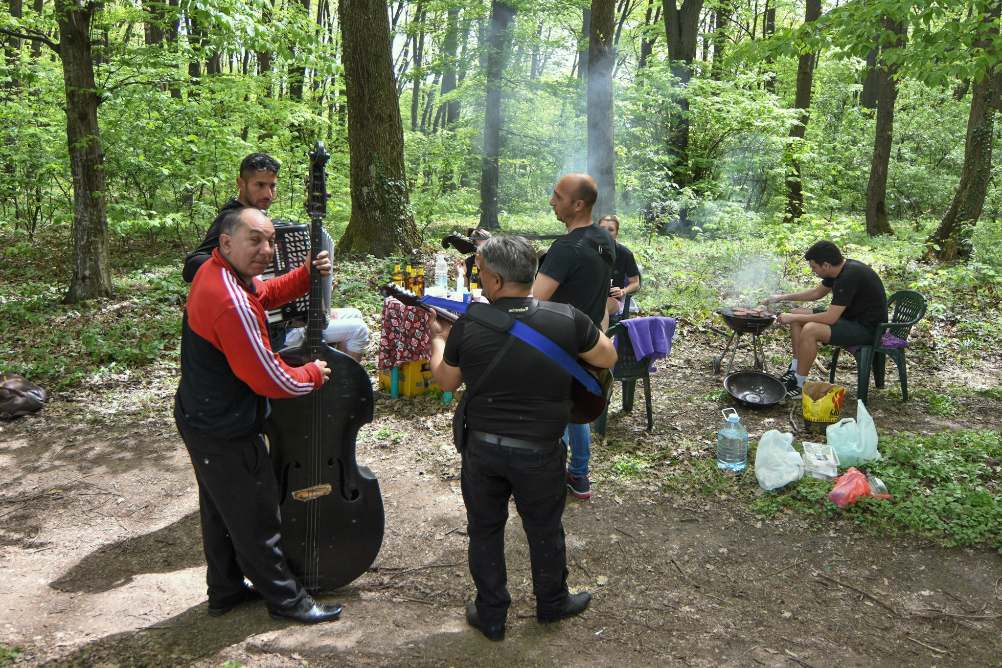 Novi Sad 01.05.2021. Fruška gora, Prvomajski uranak, praznik rada, Prvi maj, 01. maj, roštilj Foto: Nenad Lazić/Nova.rs
