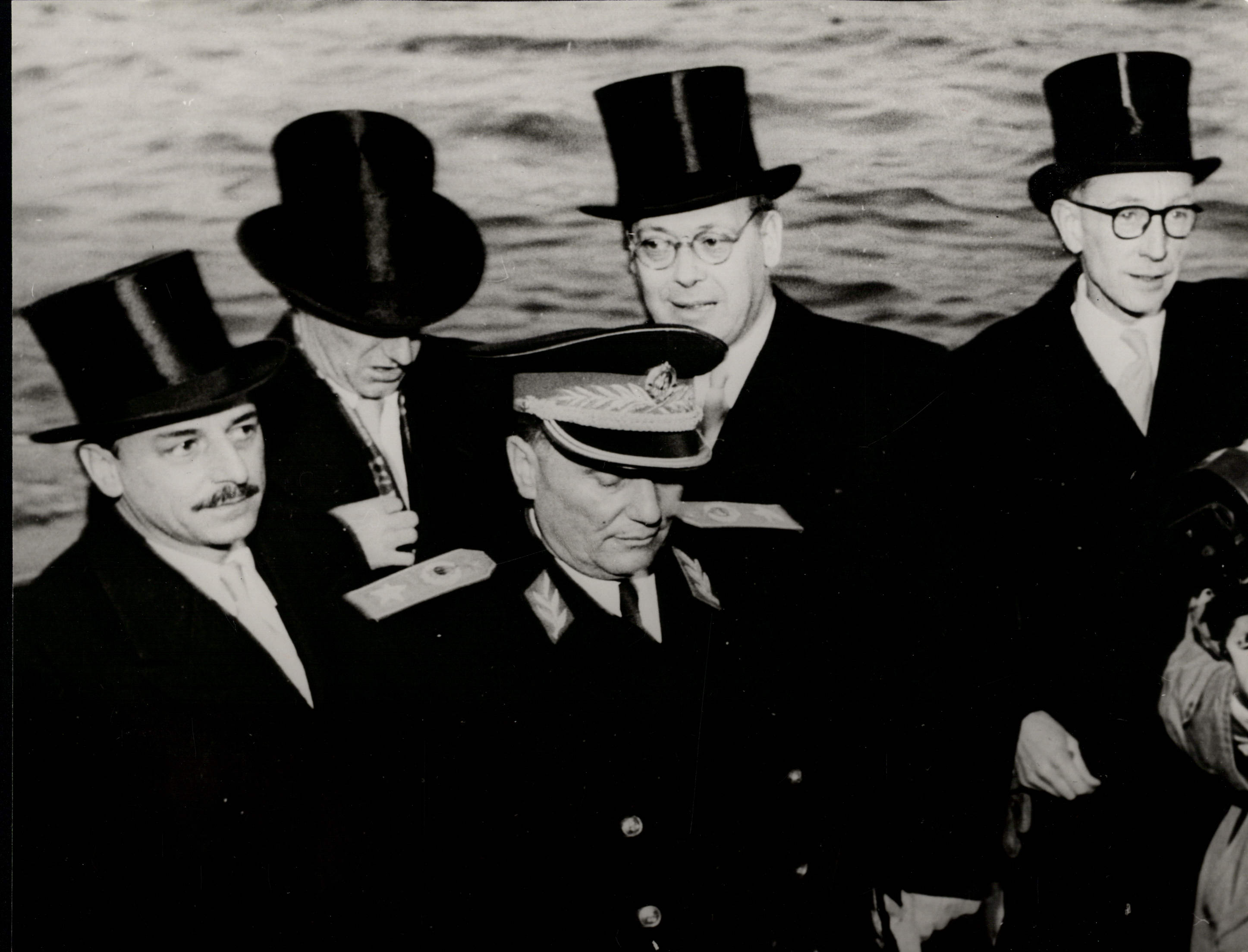 Tito,Koča Popović, Vladimir Velebit marta 1953 u zvaničnoj poseti Velkoj Britaniji Foto Muzej Jugolsavije