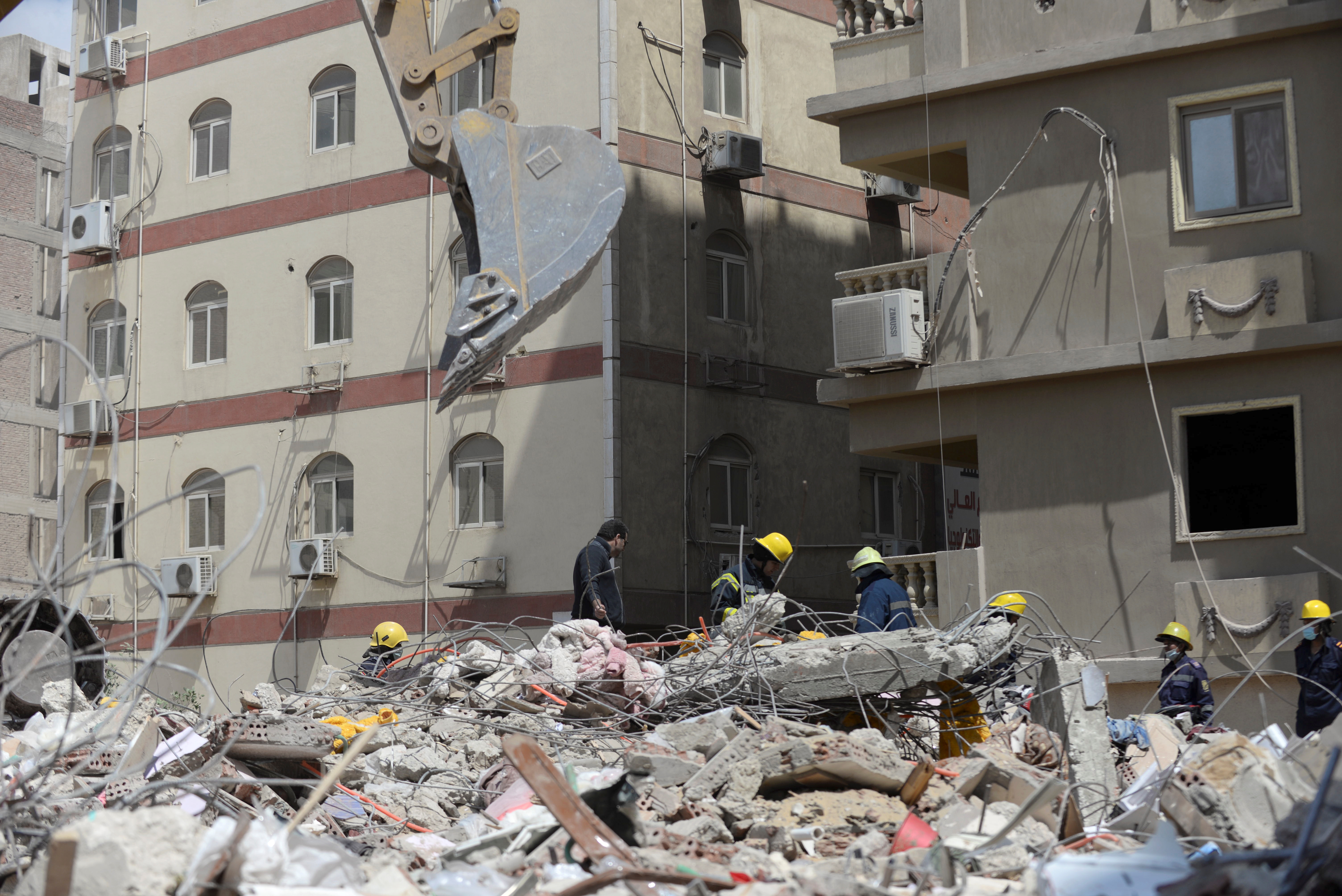 Rescurers work at the site where a building collapsed in Gesr al-Suez, Cairo, Egypt March 27, 2021. REUTERS/Shokry Hussien
