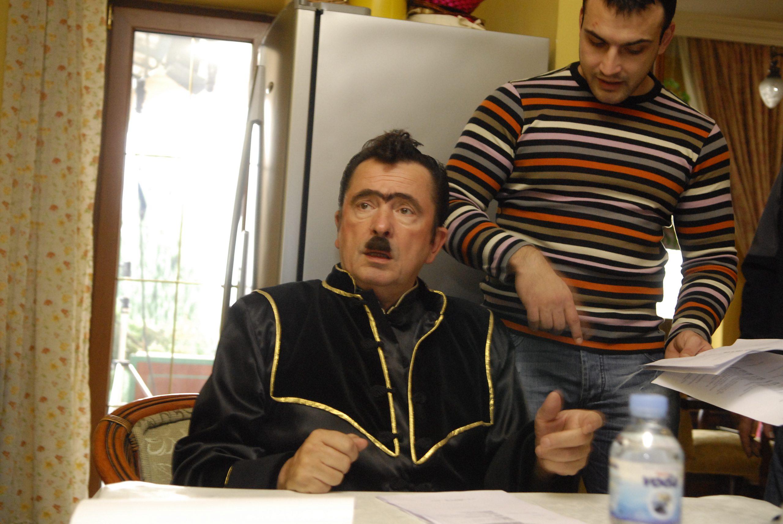 Milan Lane Gutovic, glumac
na snimanju domace serije Bela ladja.
Iza kamere
08. 12. 2009.
Beograd
foto: Zoran Loncarevic