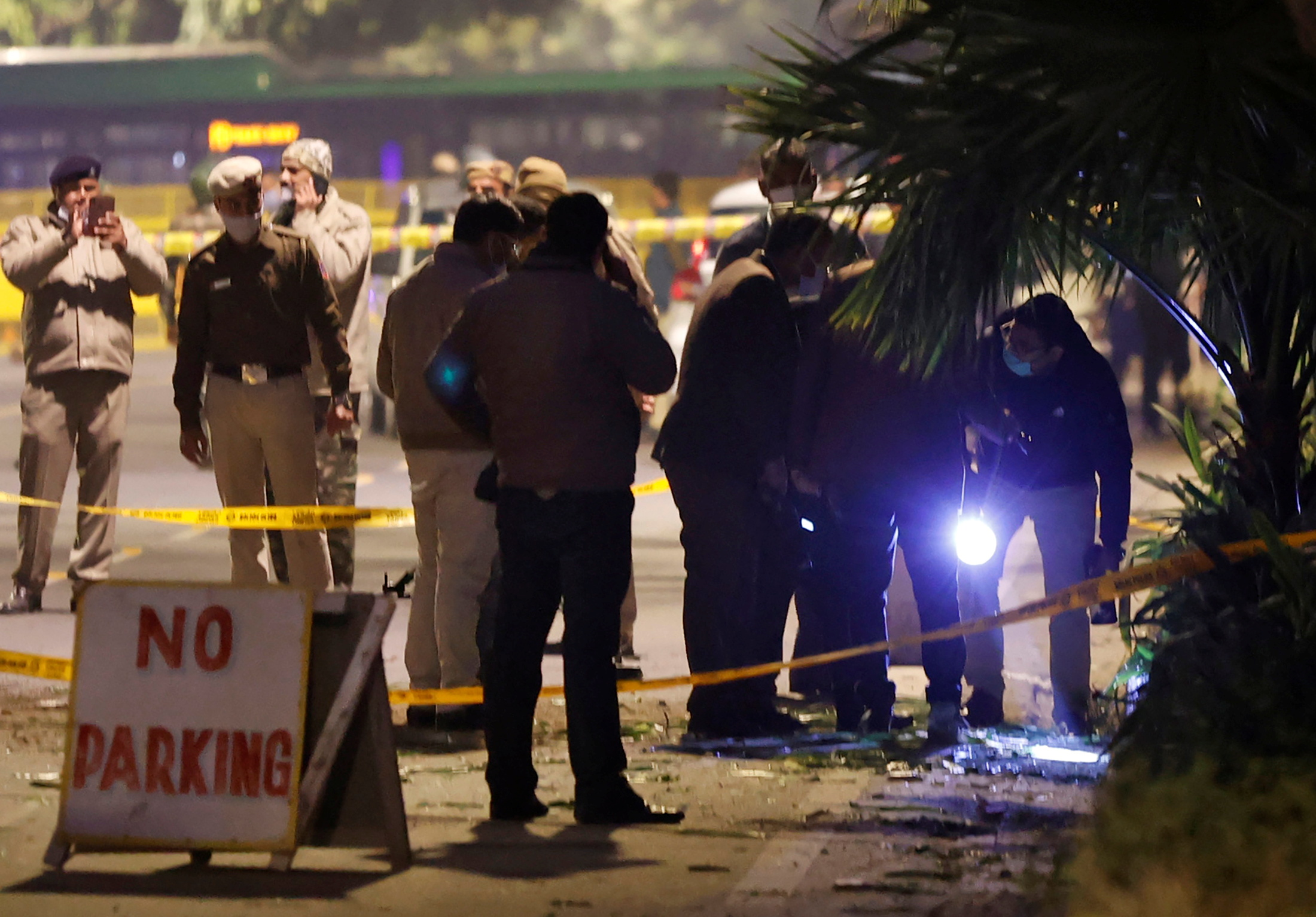 Security officials examine the site of an explosion near the Israeli embassy in New Delhi, India, January 29, 2021. REUTERS/Danish Siddiqui