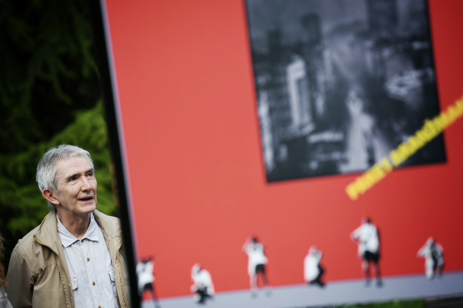 BEOGRAD 15.05.2021 Izlozba Novi talas, Momčilo Moma Rajin foto:Vesna Lalić/Nova.rs 2-Momcilo-Moma-Rajin-na-izlozbi-Novi-talas-u-Beogradu-PAKET-ARANZMAN-na-Kalemegdanu-foto-Vesna-Lalic-Nova.rs-22.jpeg