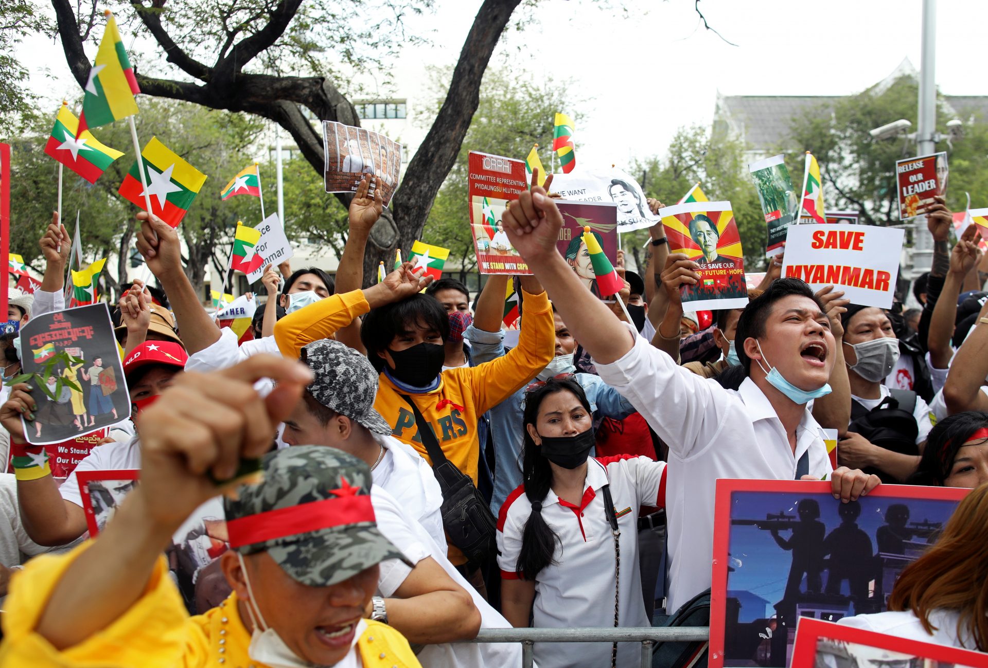 2021-02-22T073246Z_393655065_RC2JXL9O8EV7_RTRMADP_3_MYANMAR-POLITICS-THAILAND-1920x1299.jpg