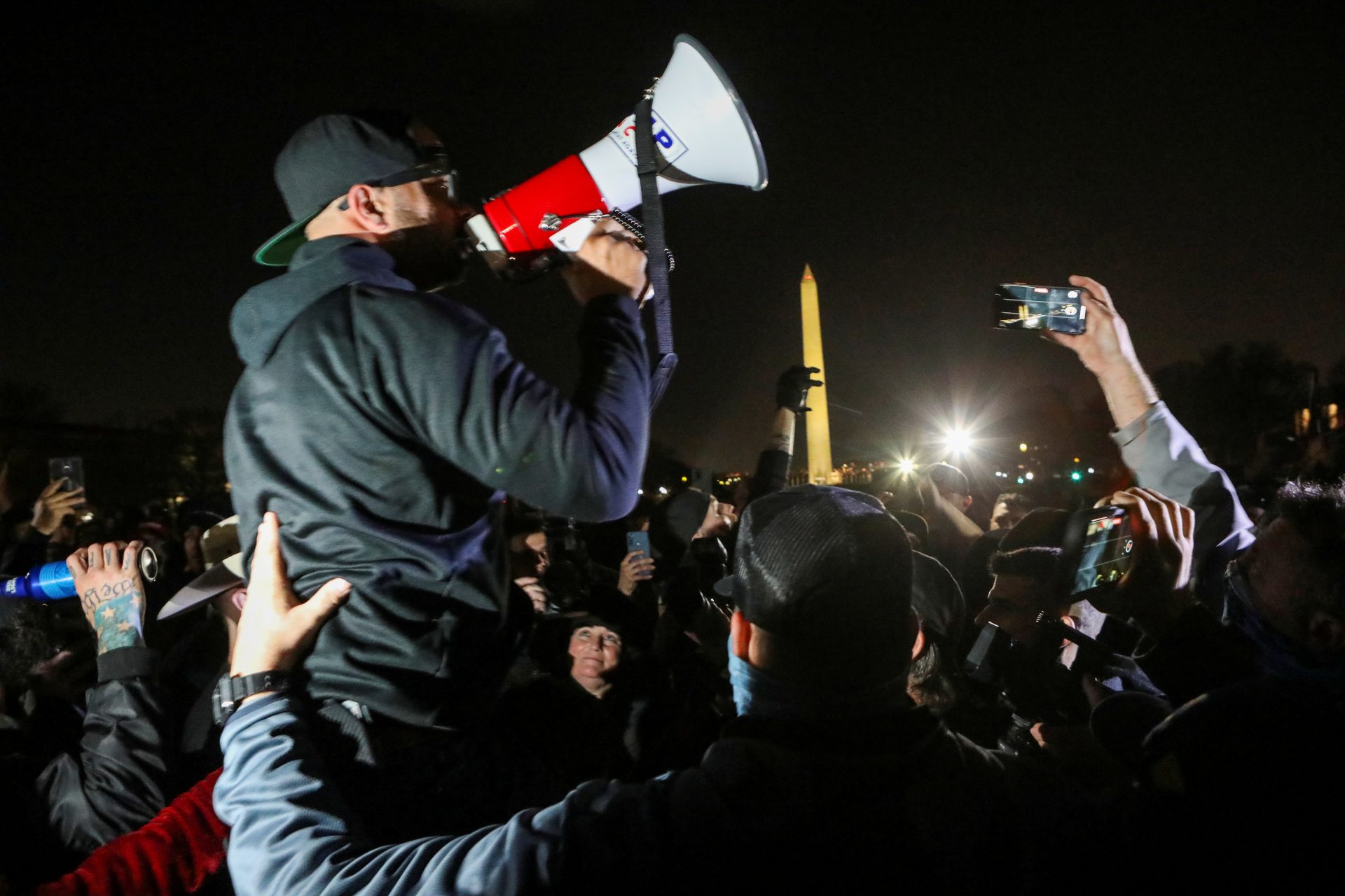 2021-01-04T222942Z_46584807_RC2A1L9ZWFGZ_RTRMADP_3_USA-ELECTION-PROTESTS-1920x1280.jpg