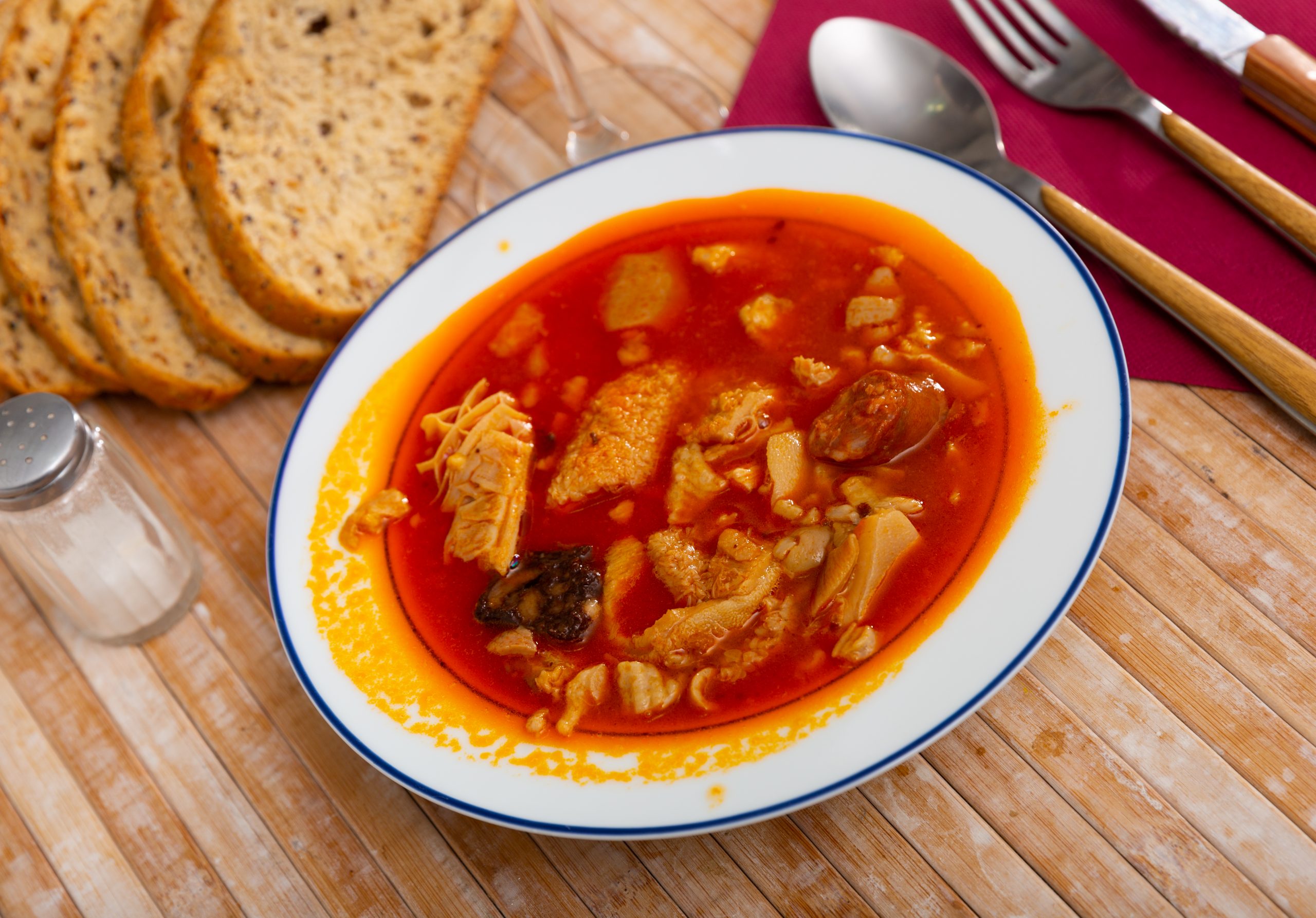 12.11. (c) Skembici u saftu stock-photo-traditional-spanish-beef-tripe-stew-callos-a-la-madrilena-2026671992 Majstor amater