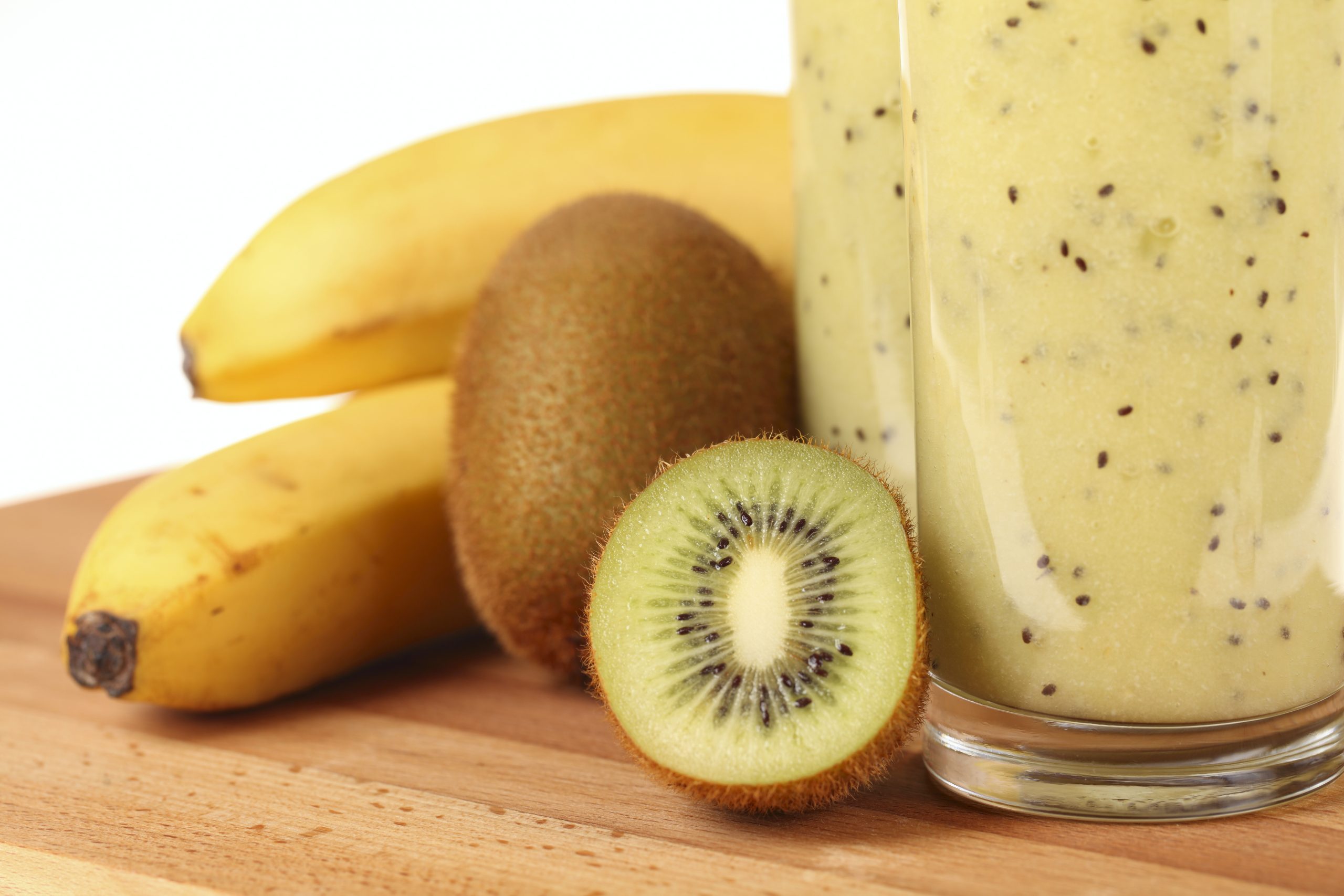 22.11. (b)  Frape od banana i kivija stock-photo-green-smoothie-made-with-kiwi-and-banana-264482594 Majstor amater