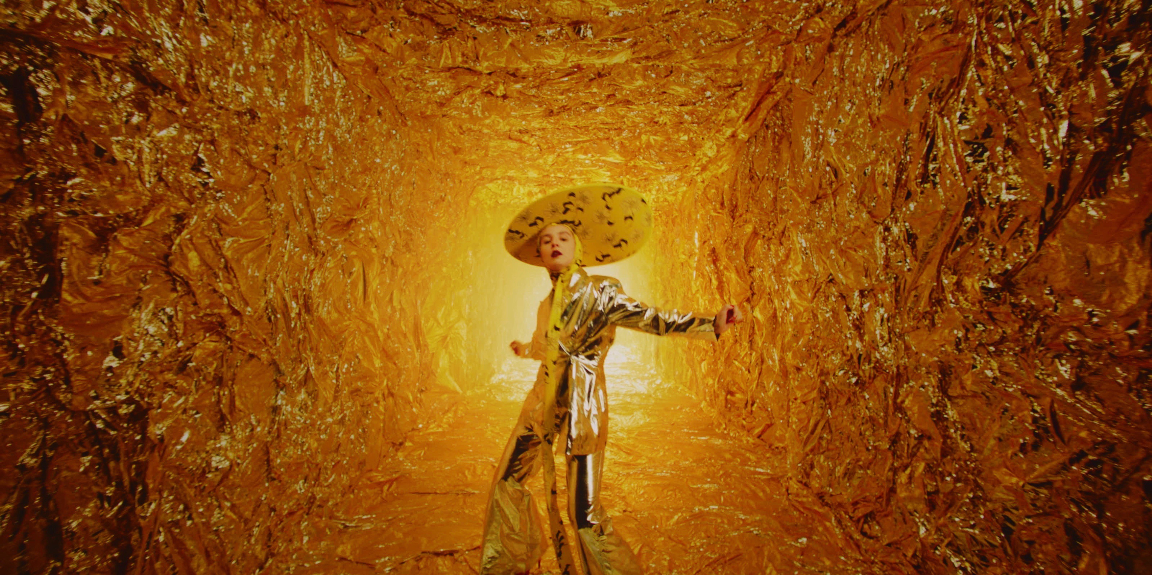 02 Bojana Vunturisevic Money Photo Aleksandar Kosutic