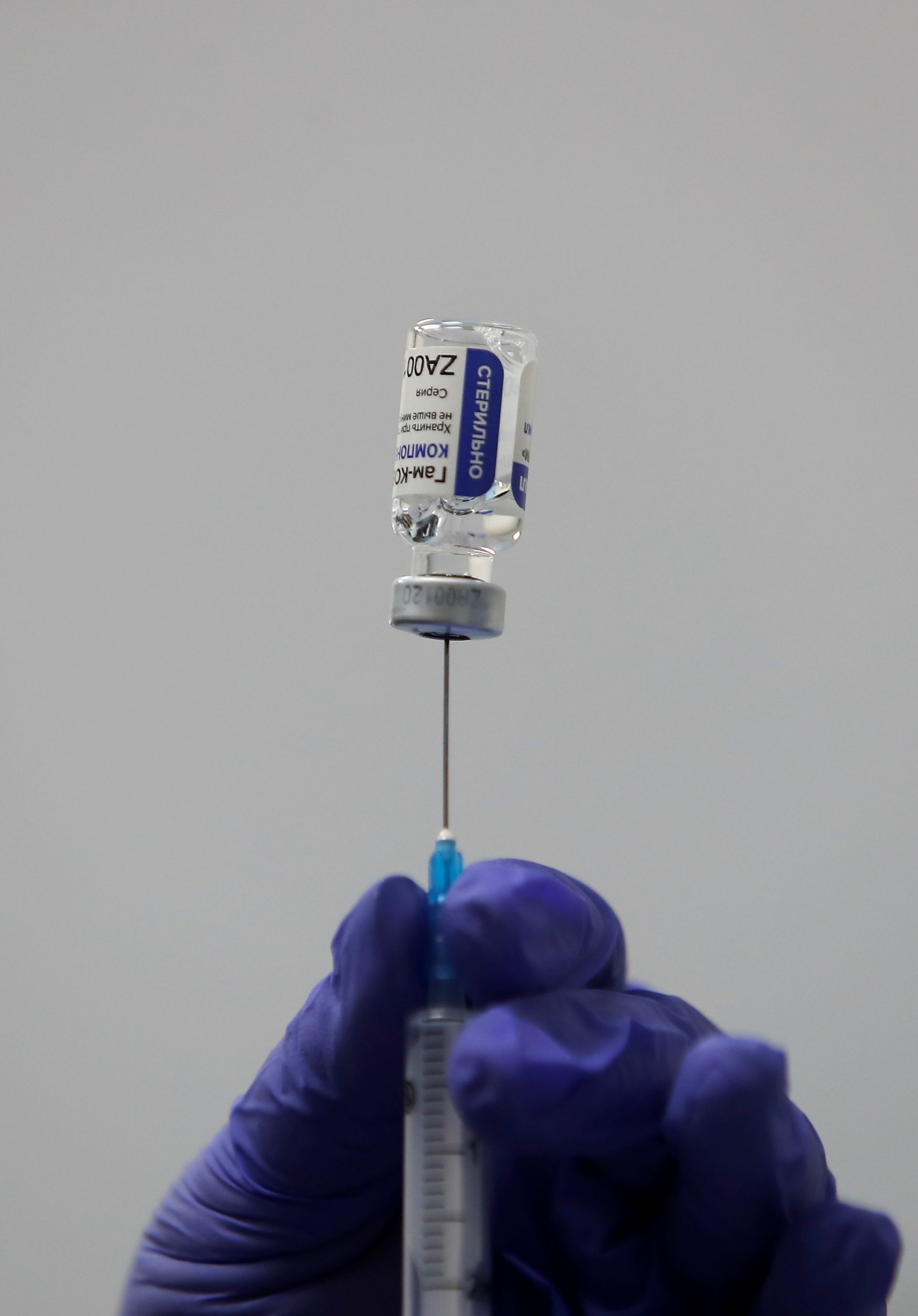 2020-12-03T142425Z_2130530963_RC2QFK9EYIHG_RTRMADP_3_HEALTH-CORONAVIRUS-RUSSIA-VACCINE-1920x2753.jpg