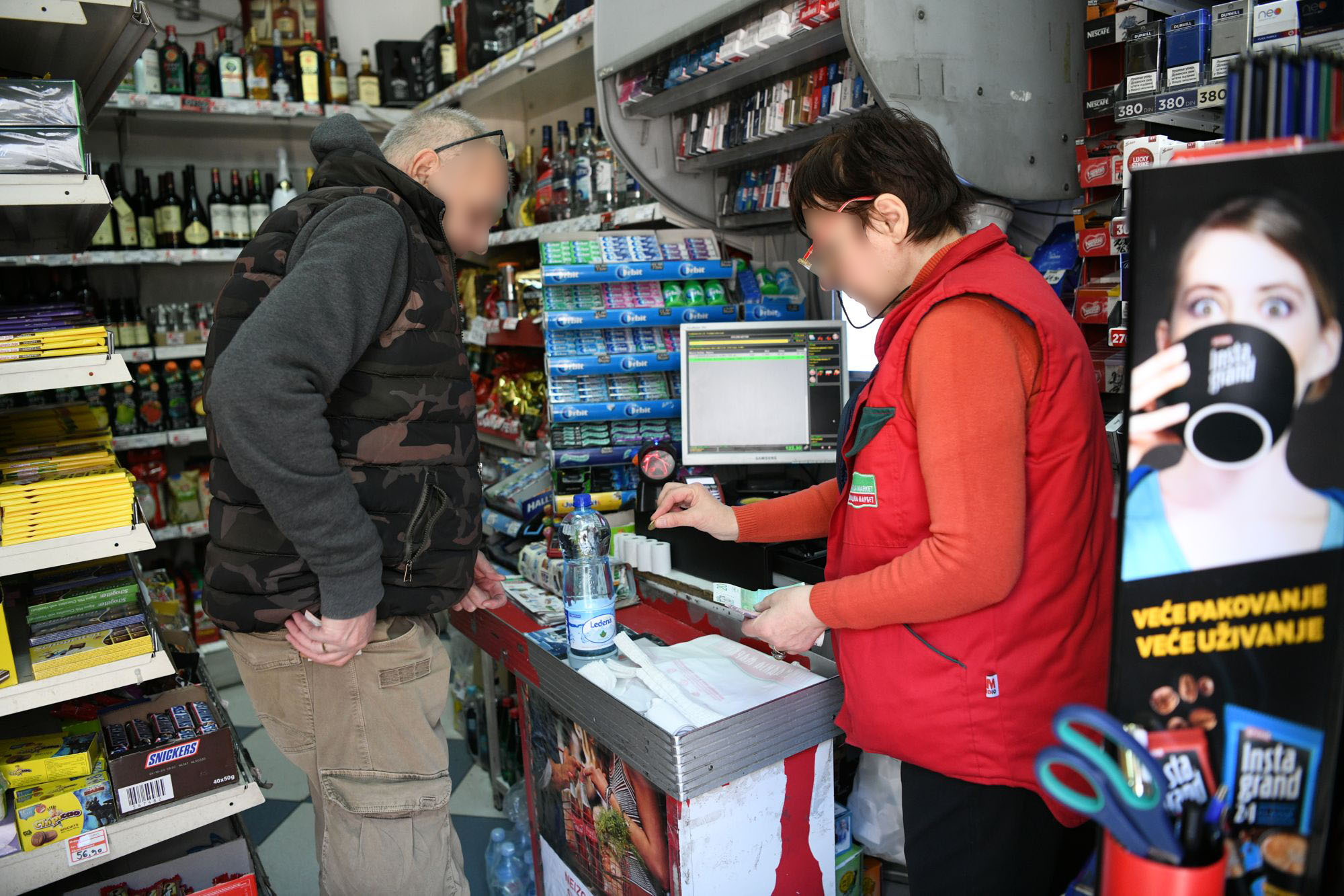 Maske, autobus, prodavnice foto Filip Kraincanic Nova rs (8) blur