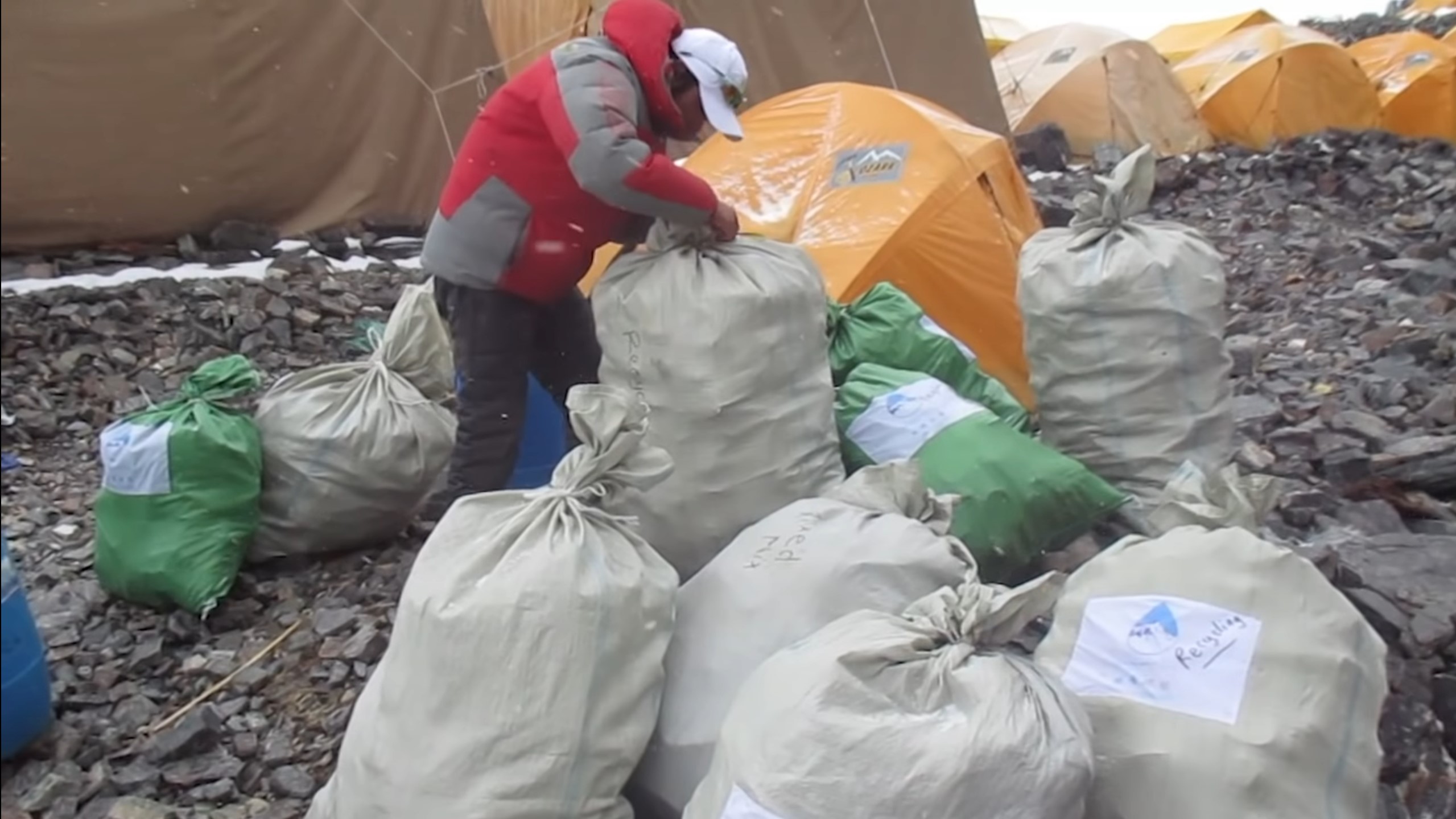 ciscenje foto PrintscreenYouTube Fondation Yves Rocher (7)