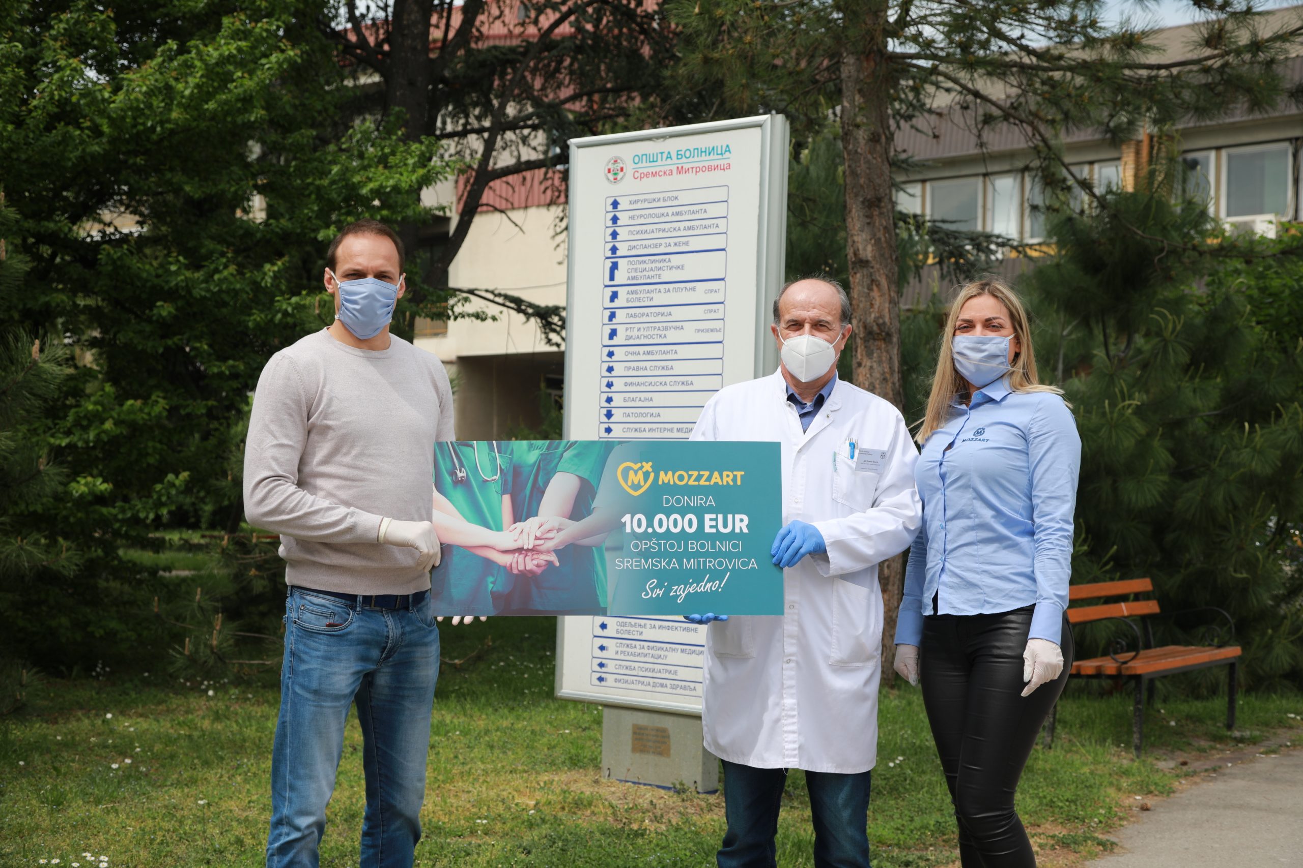 4.-Sremska-Mitrovica-Igor-Rakocevic-urucuje-donaciju-scaled.jpg