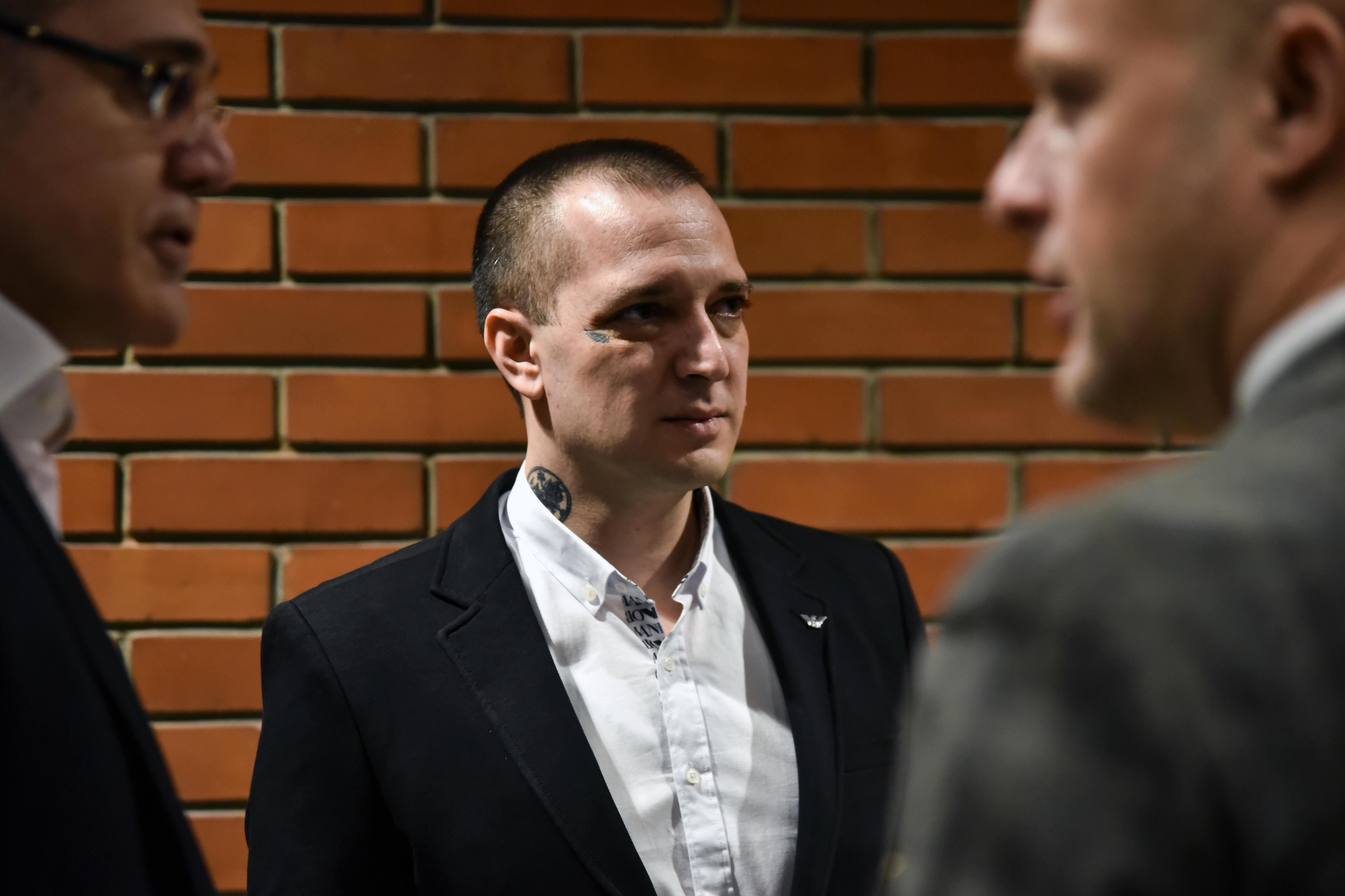 Beograd 25.12.2019. Zoran Marjanović, optužen za ubistvo svoje žene, supruge, pevačice Jelene Marjanović, dolazak na suđenje u Palatu pravde, u pratnji advokata i porodice Foto: Nemanja Jovanović