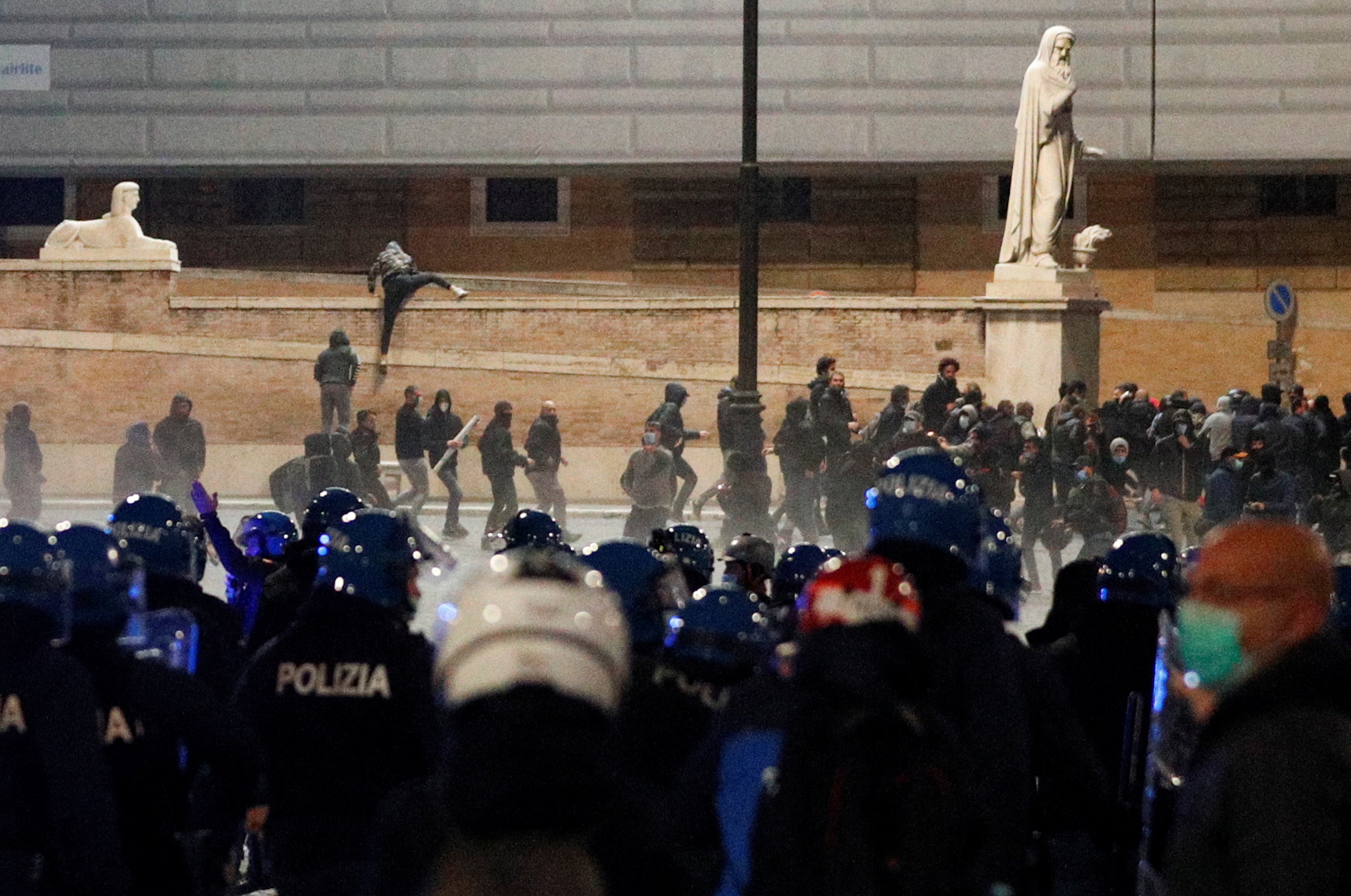 Far right demonstrators clash with police during a protest over the restrictions put in place to curb the coronavirus disease (COVID-19) infections in Rome, Italy October 27, 2020. REUTERS/Guglielmo Mangiapane