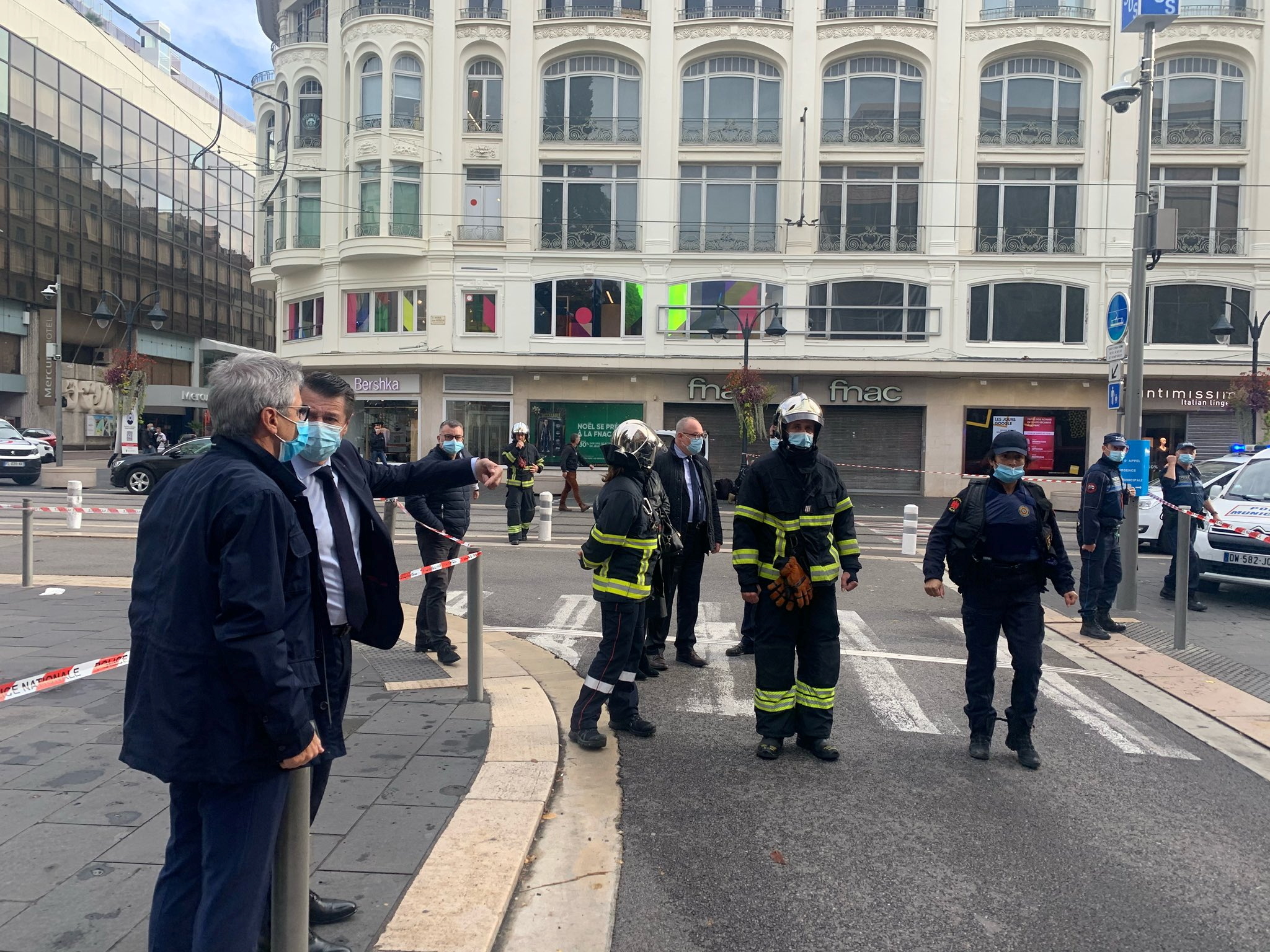 Nice Mayor Christian Estrosi talks to Municipal Police at the site of a knife attack in church in Nice
