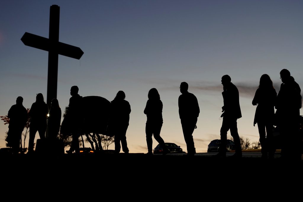 Voters wait in line at sunset to cast their ballots for the 2020 U.S. presidential election at Life.Church in Edmond, Oklahoma U.S., November 3, 2020.  REUTERS/Nick Oxford