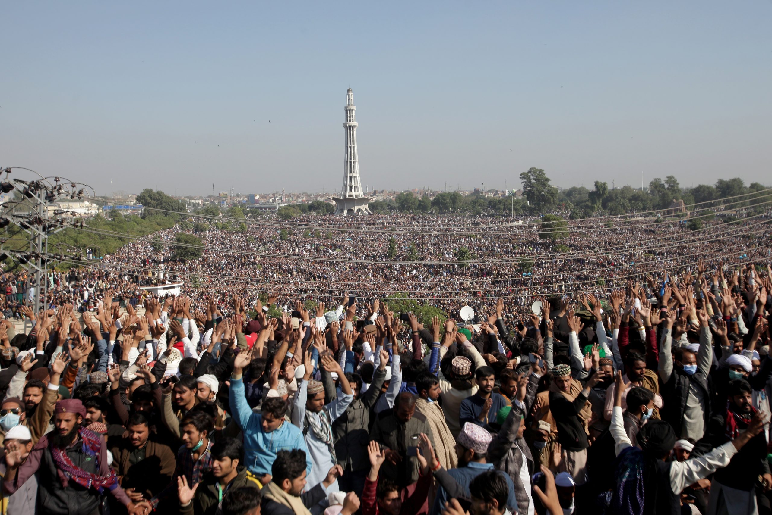 2020-11-21T124500Z_2003061046_RC2O7K9WKPZ1_RTRMADP_3_HEALTH-CORONAVIRUS-PAKISTAN-FUNERAL-scaled.jpg