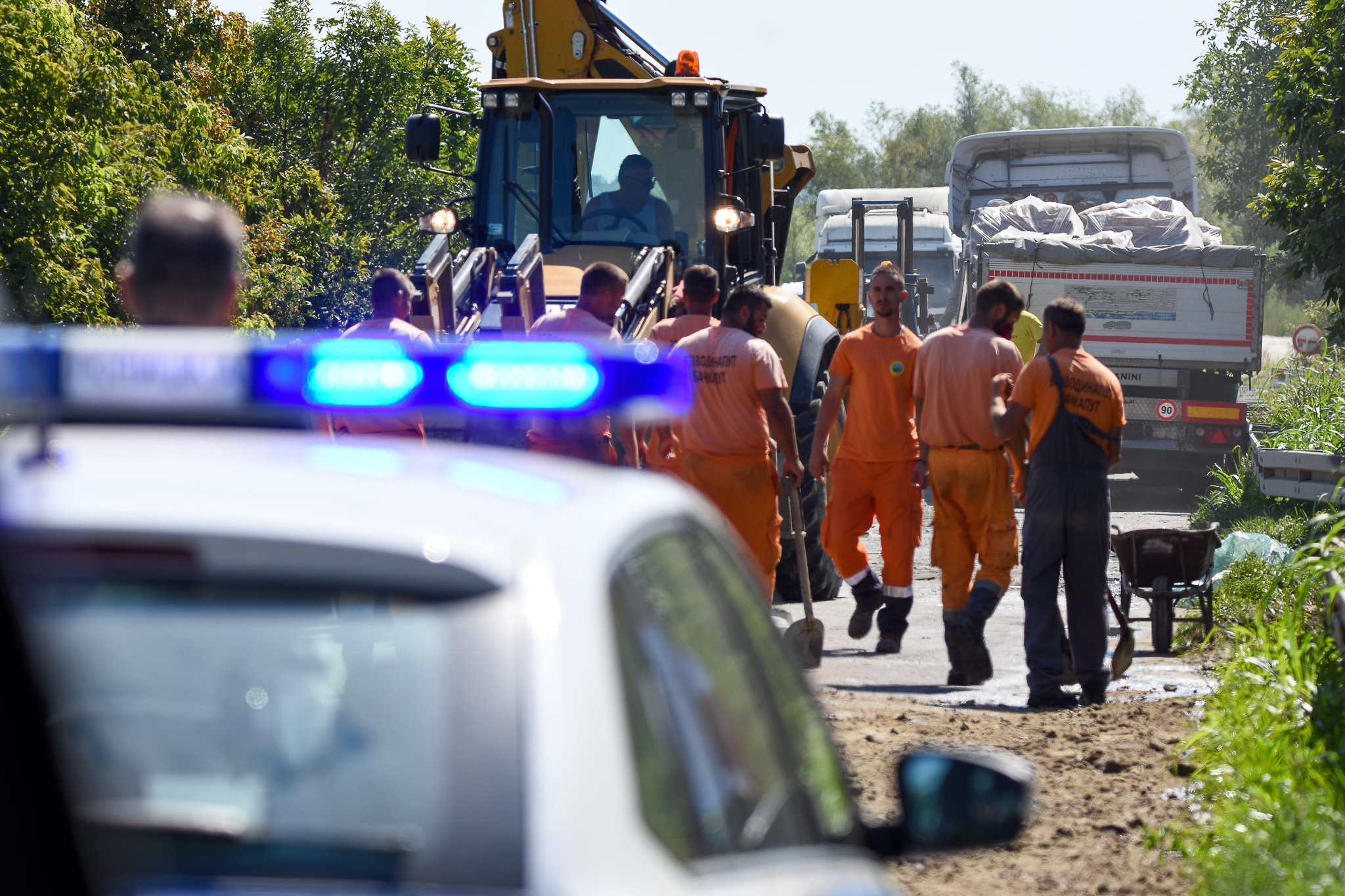 Novi Sad, 28.08.2020. Saobraćajna nesreća kod Sremskih Karlovaca, sudar kamiona i autobusa jedna osoba poginula Foto: Nenad Lazić