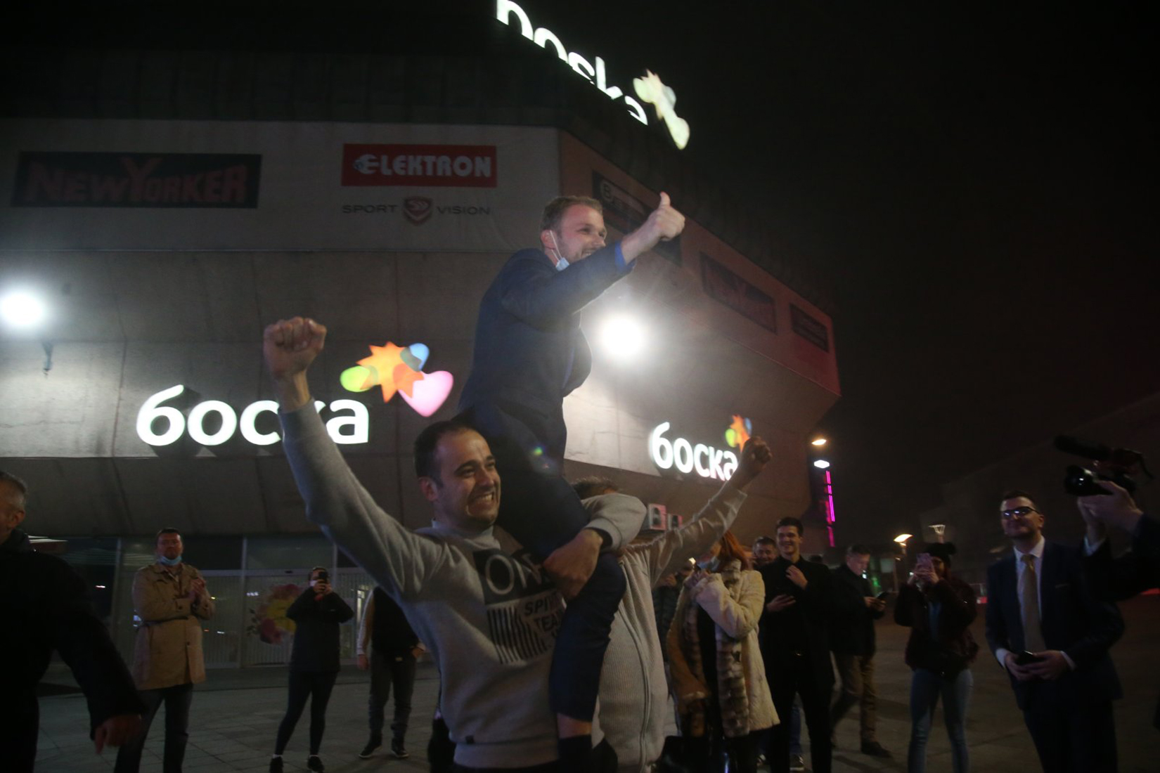 drasko stanivukovic bosna i hercegovina izbori slavlje trg foto nova rs (2)