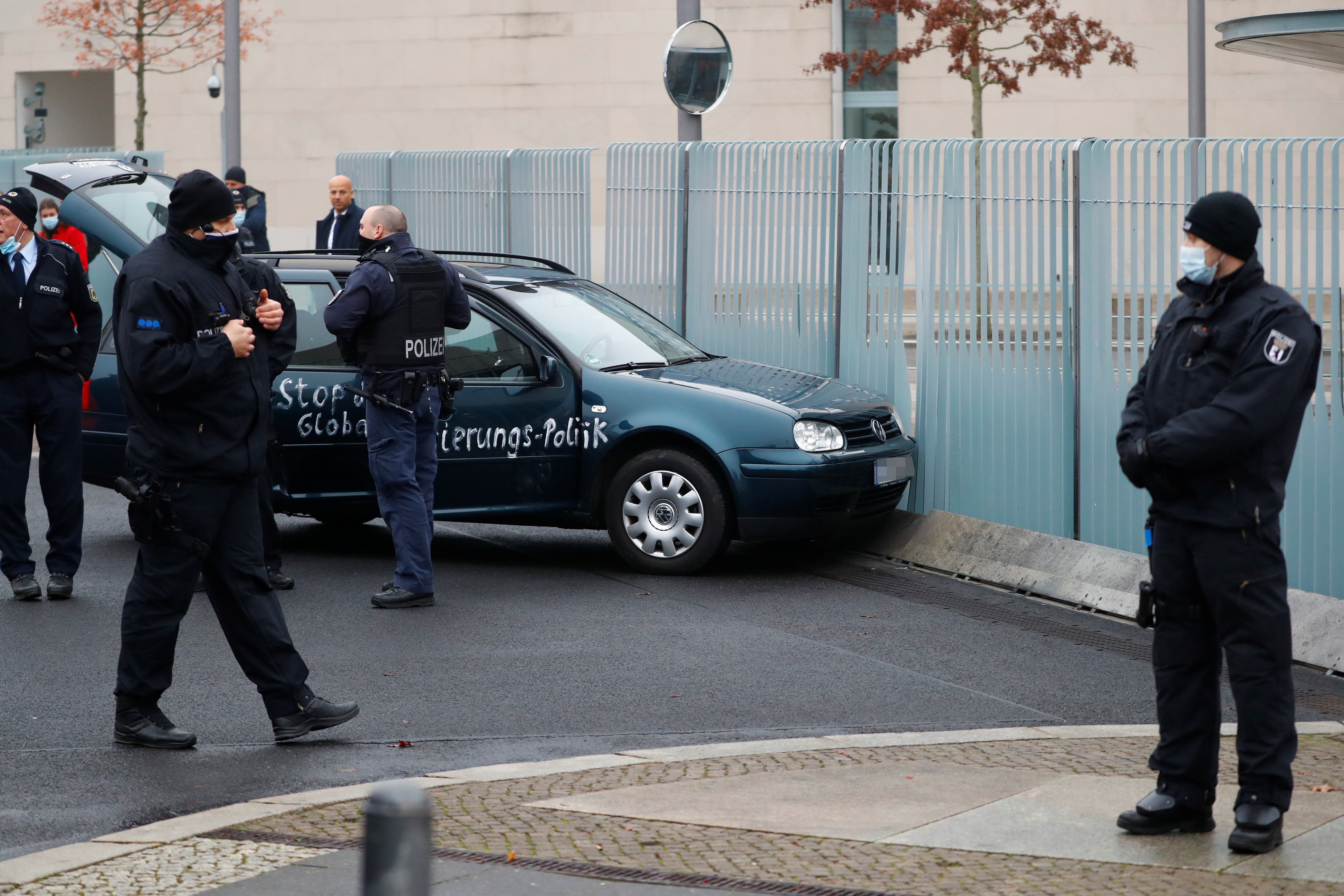 Police secures the area after a man crashed with his car into the gate of the main entrance of the chancellery in Berlin, the office of German Chancellor Angela Merkel in Berlin, Germany, November 25, 2020. REUTERS/Fabrizio Bensch