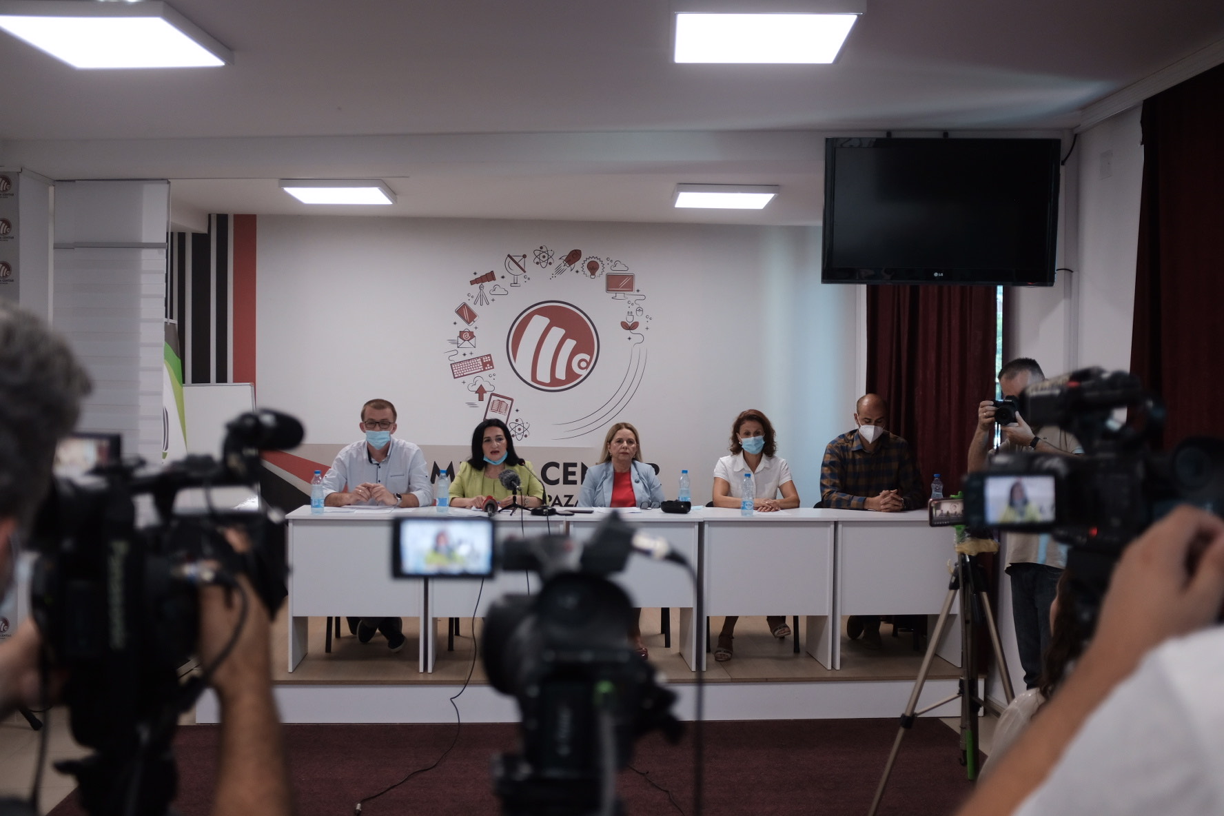 Novi Pazar 18.08.2020. dr Detanac Džemail, dr Suada Gicić, dr Lajla Sebečevac, Laila Sebečevac, dr Lejla Ćeranić. Konferencija za novinare, lekari, doktori Foto: Irfan Ličina/Nova.rs