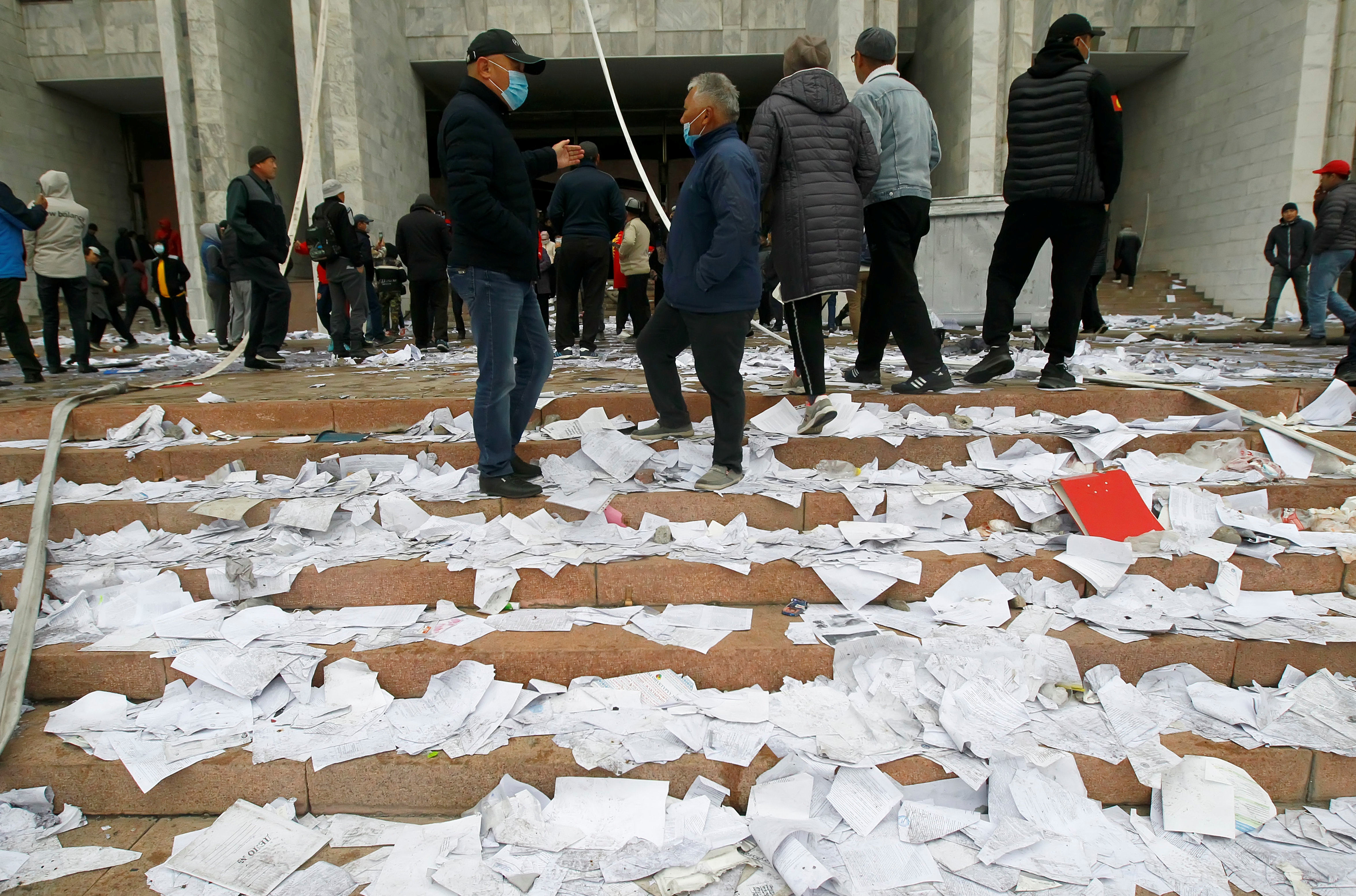 People protesting against the results of a parliamentary election stand in front of the government headquarters which has been taken over in Bishkek, Kyrgyzstan, October 6, 2020.  REUTERS/Vladimir Pirogov