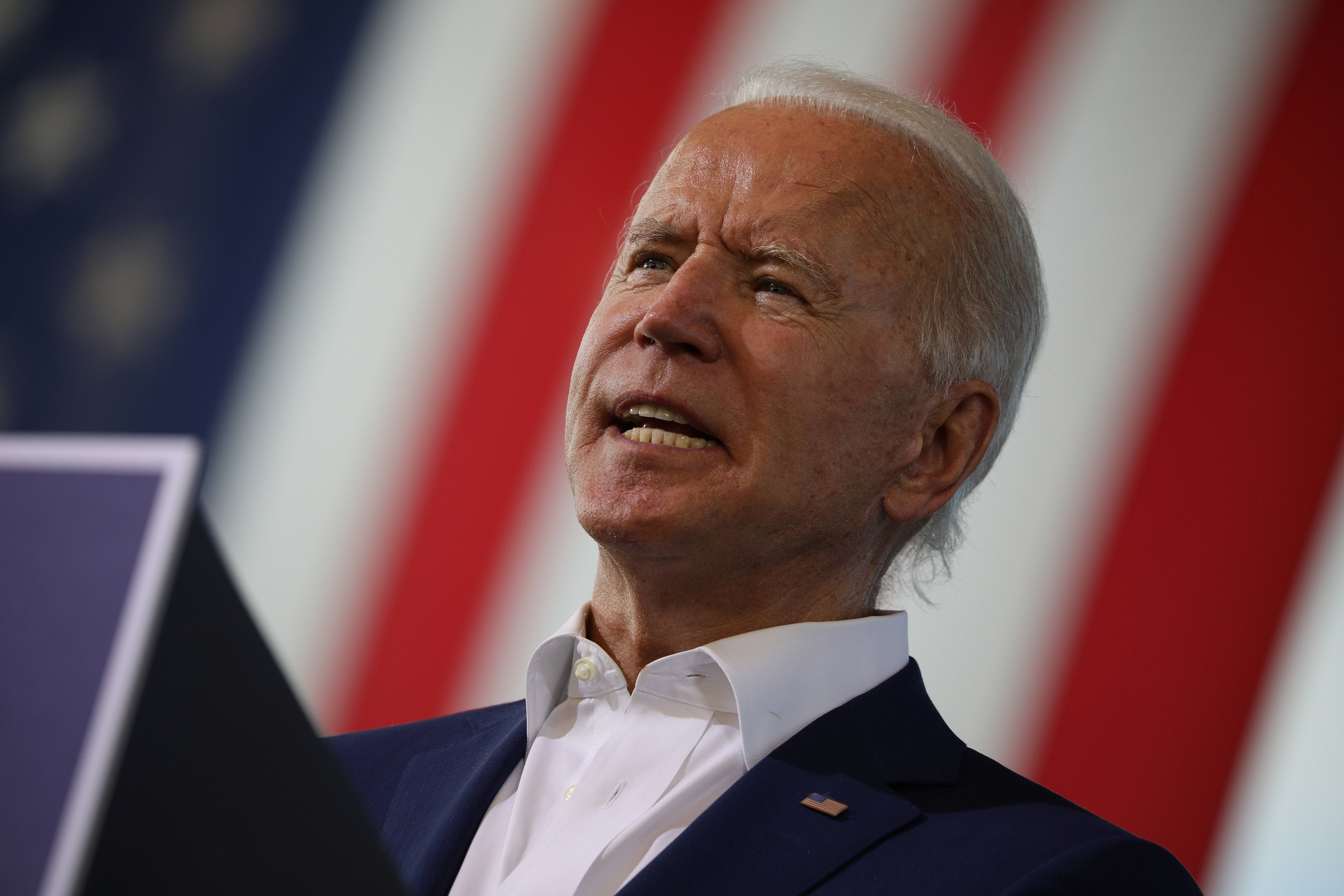 Džo Bajden
U.S. Democratic presidential candidate Joe Biden delivers remarks during a voter mobilization event, at Miramar Regional Park in Miramar, Florida, U.S., October 13, 2020.  REUTERS/Tom Brenner