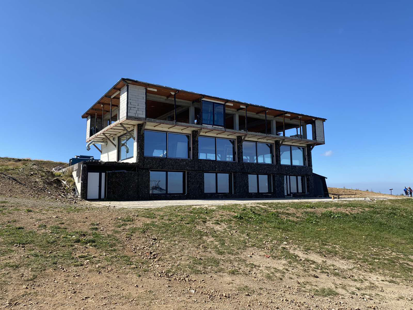 Kopaonik 01 - Pre godinu dana najavljeno rušenje - Foto N. Božović