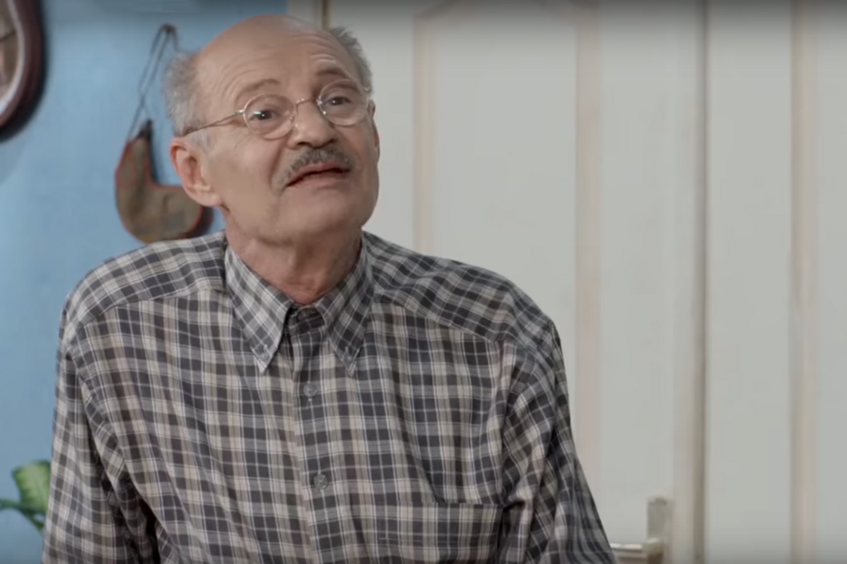 mustafa nadarevic lud zbunjen noramaln02 Foto PrintscreenYouTube Lud, zbunjen, normalan - ZVANICNI KANAL