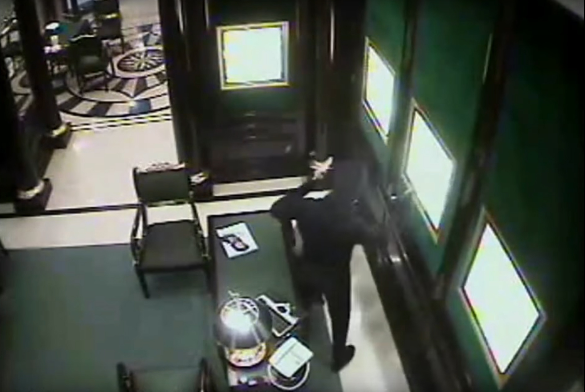 Pljačka zlatare u Dubaiju 2007. godine. Dubai, pljačka, zlatara, tržni centar, banda Pink Panter 10 Foto: Printscreen/YouTube/Online TV Kriminalis