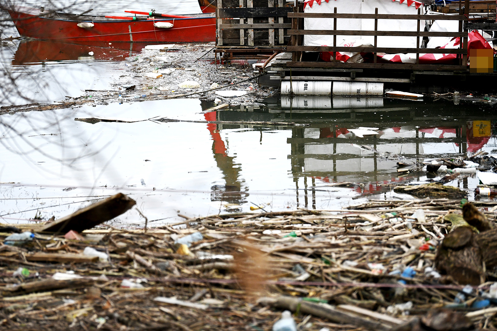 Probudi se 12.06.2020. Savski nasip, splavovi,  BEOGRAD 07.02.2020 Splavovi Novi Beograd, reka, splavovi, zaganjena reka, voda NOVA foto Vesna Lalic
