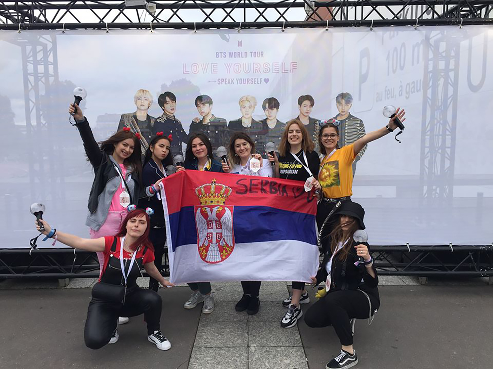 Kaja i kpop društvo pred BTS koncert na Stade de France u Parizu