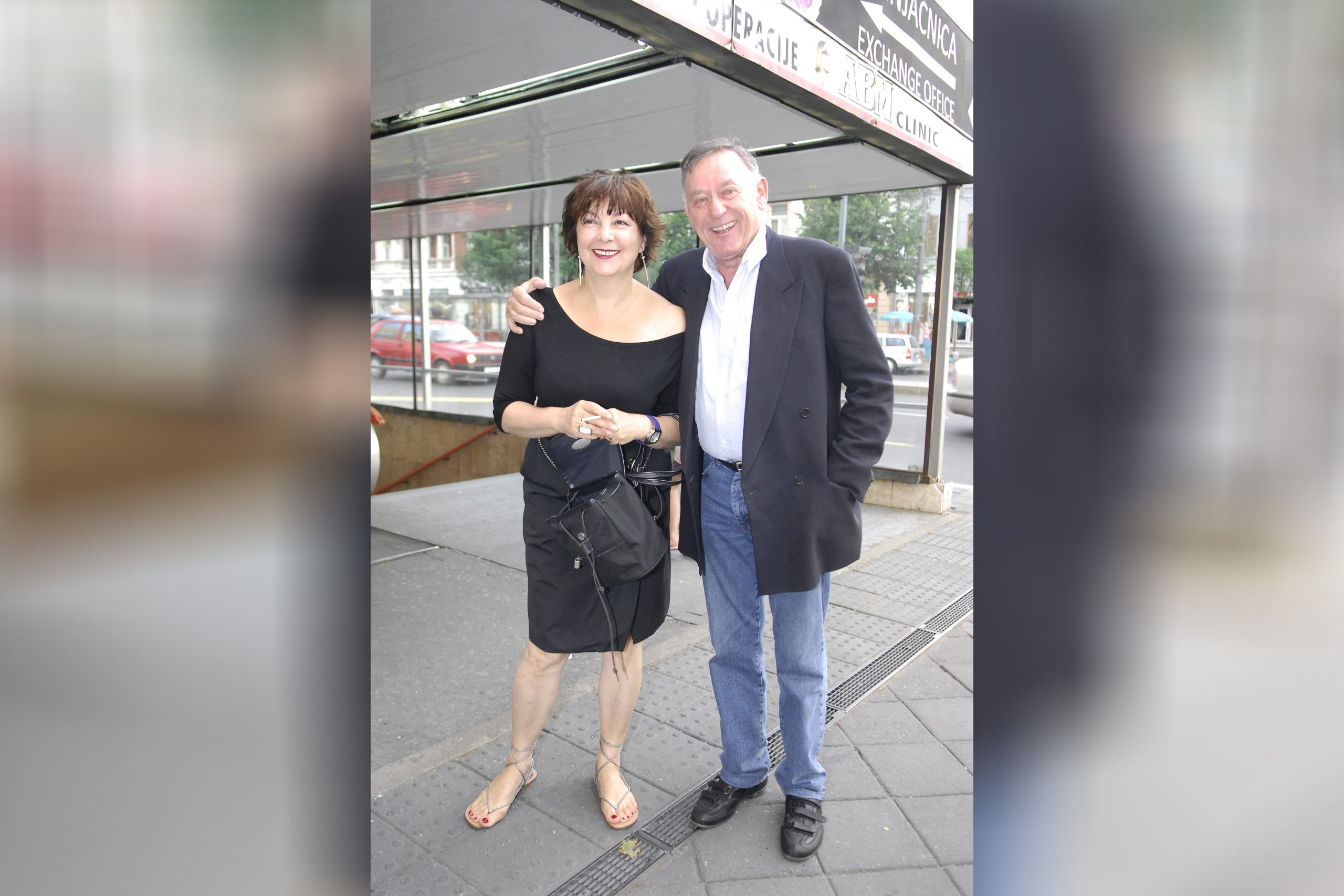 Sonja Divac, balerina. Petar Kralj, glumac.
Petar Kralj, glumac, sa zenom, suprugom
Boemska noc u pozoristu na Terazijama
Pozoriste na Terazijama
15. 06. 2009.
Beograd
Foto: Zoran Loncarevic