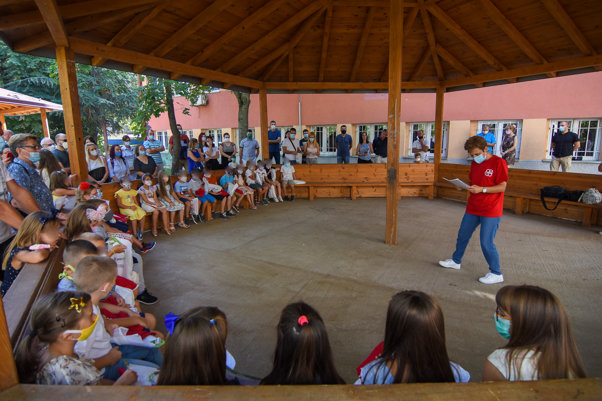 Novi Sad 31.08.2020 Prijem za djake prvake, đake prvake,  prvi dan škole, djaci prvaci, đaci prvaci, osnovna škola Dositej Obradović Foto: Nenad Lazić/Nova.rs Nenad Mihajlović