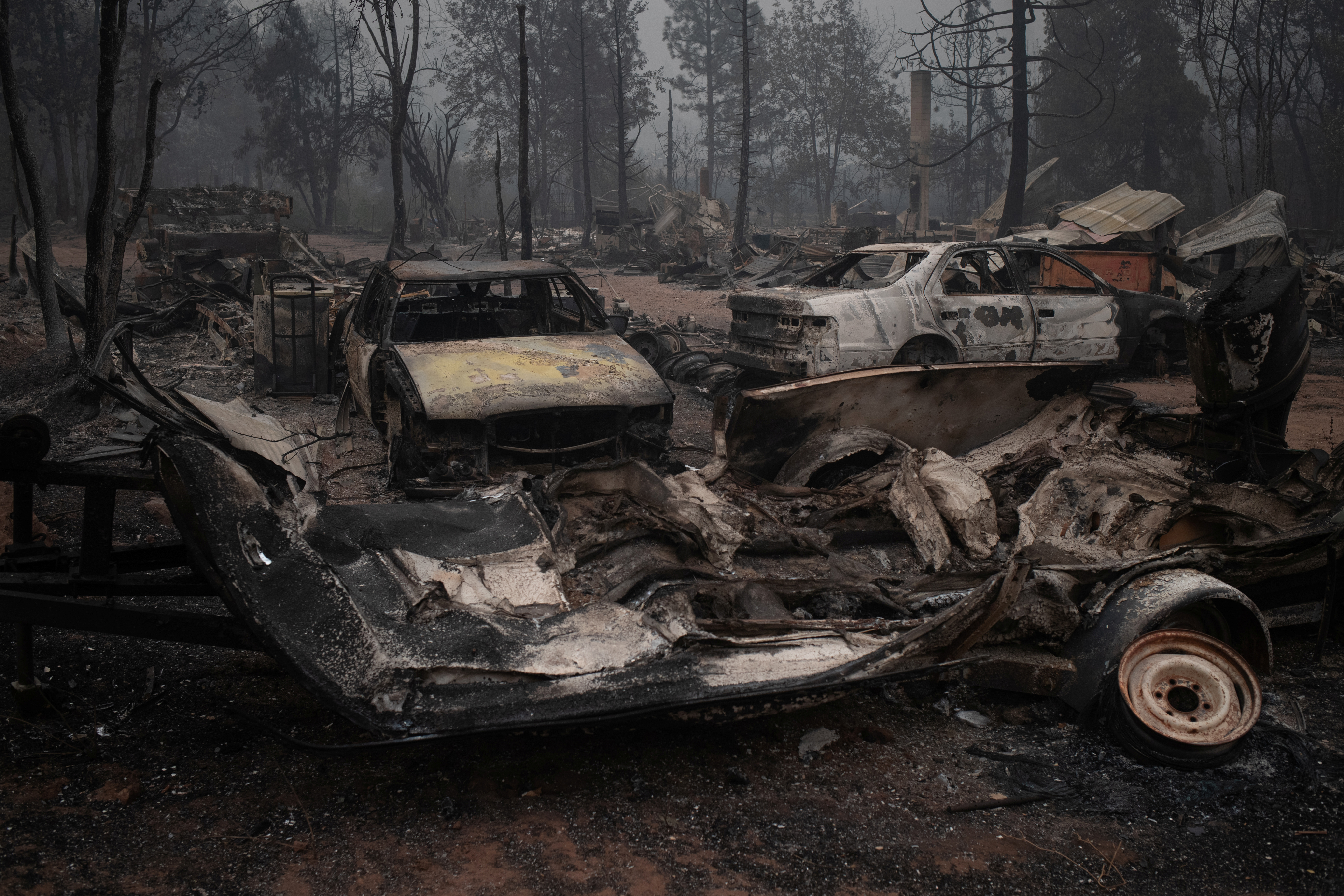 Oregon, požar
Vehicles lie damaged in the aftermath of the Obenchain Fire in Eagle Point, Oregon, U.S., September 11, 2020. Picture taken September 11, 2020. REUTERS/Adrees Latif