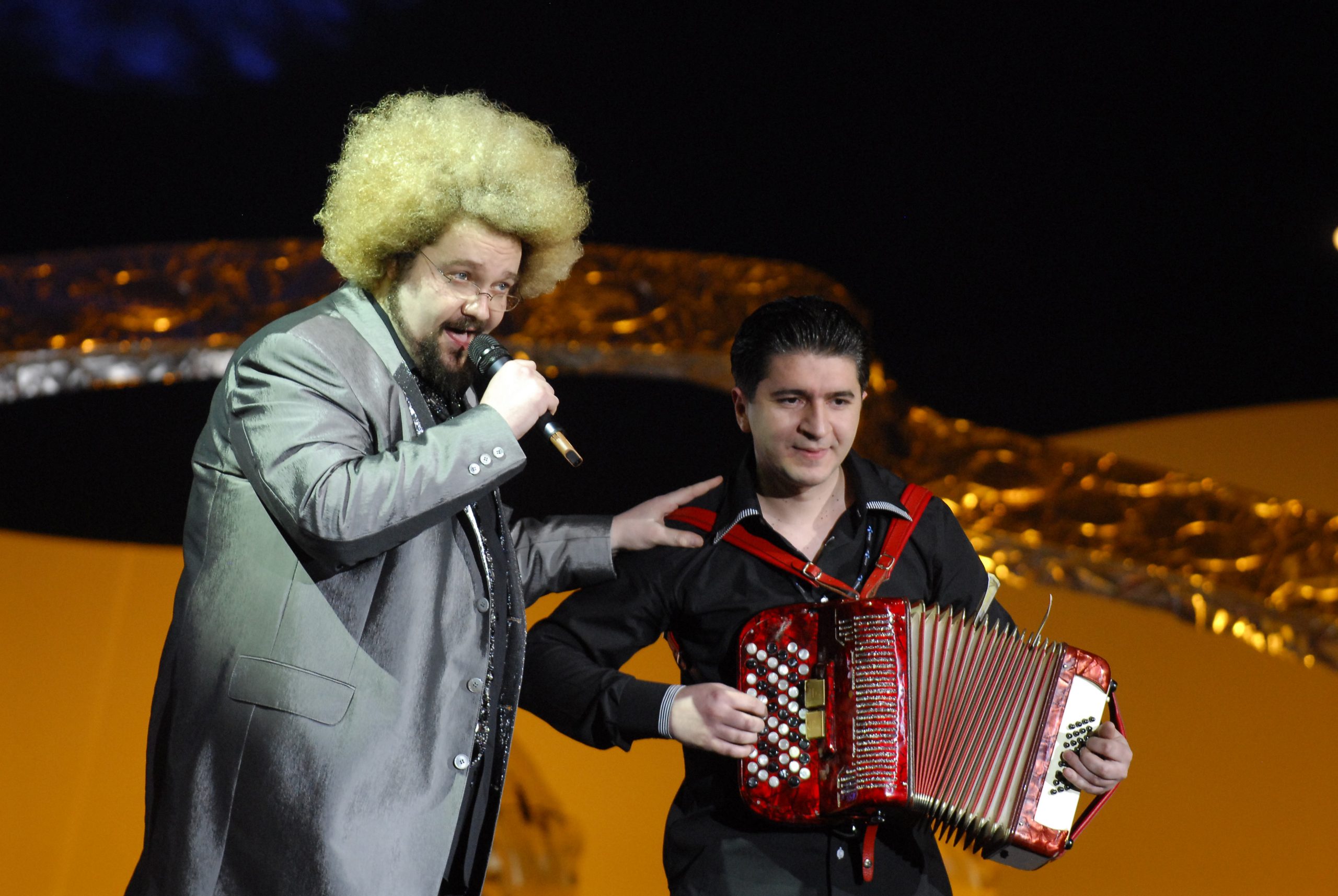 Beograd 21.05.2009. Marko Kon, Milan Nikolić, harmonikaš  Foto: Zoran Lončarević