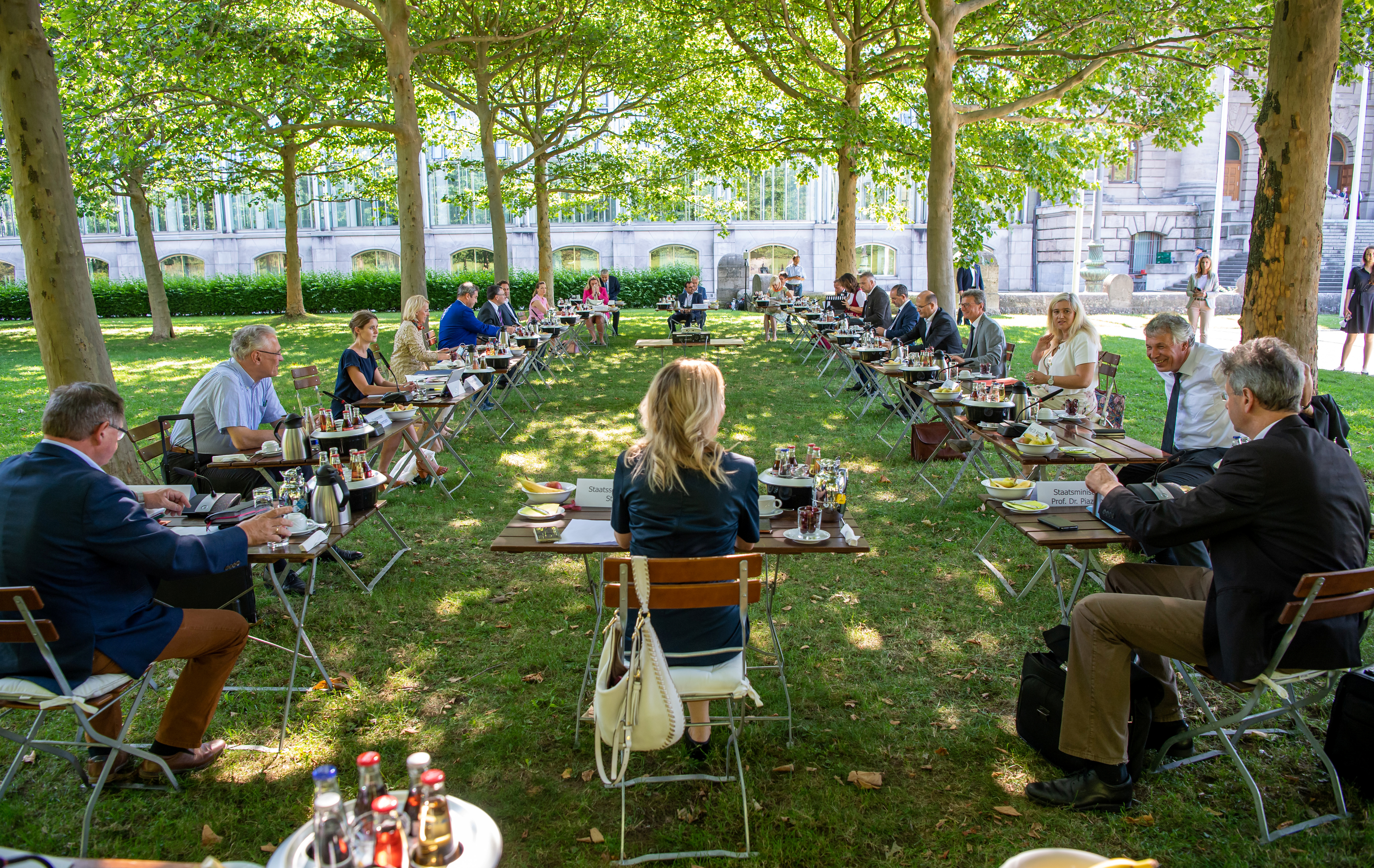Bavarian State Prime Minister Markus Soeder chairs a cabinet meeting in the garden of the State Chancellery in Munich, Germany, July 28, 2020. Peter Kneffel/Pool via Reuters bavarska