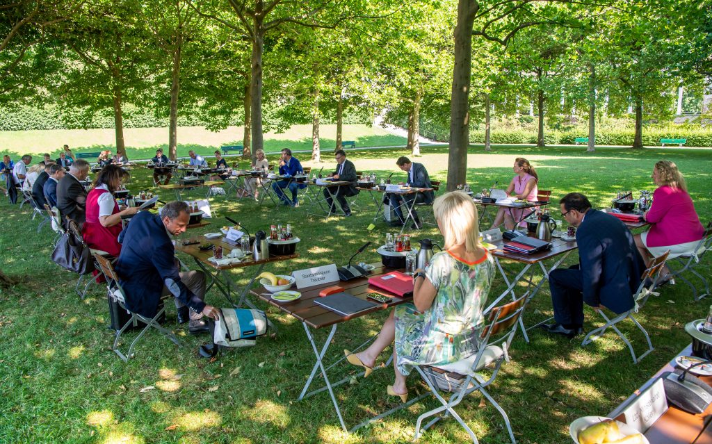 Bavarian State Prime Minister Markus Soeder chairs a cabinet meeting in the garden of the State Chancellery in Munich, Germany, July 28, 2020. Peter Kneffel/Pool via Reuters bavarska