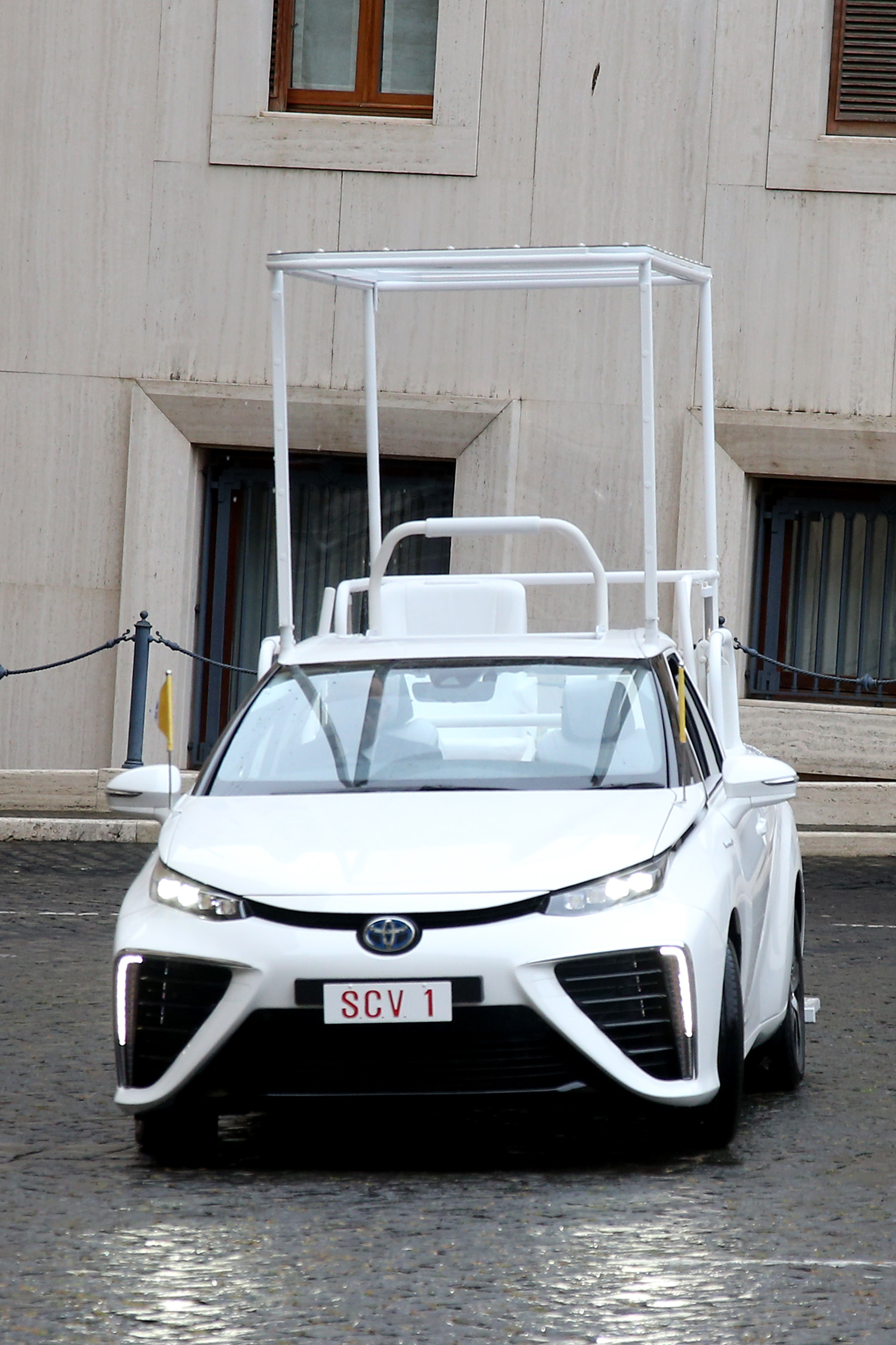 Papomobil, auto, automobil, papa, Tojota, Toyota
VATICAN CITY, VATICAN - OCTOBER 07: <> on October 07, 2020 in Vatican City, Vatican. (Photo by Franco Origlia/Getty Images for Toyota)