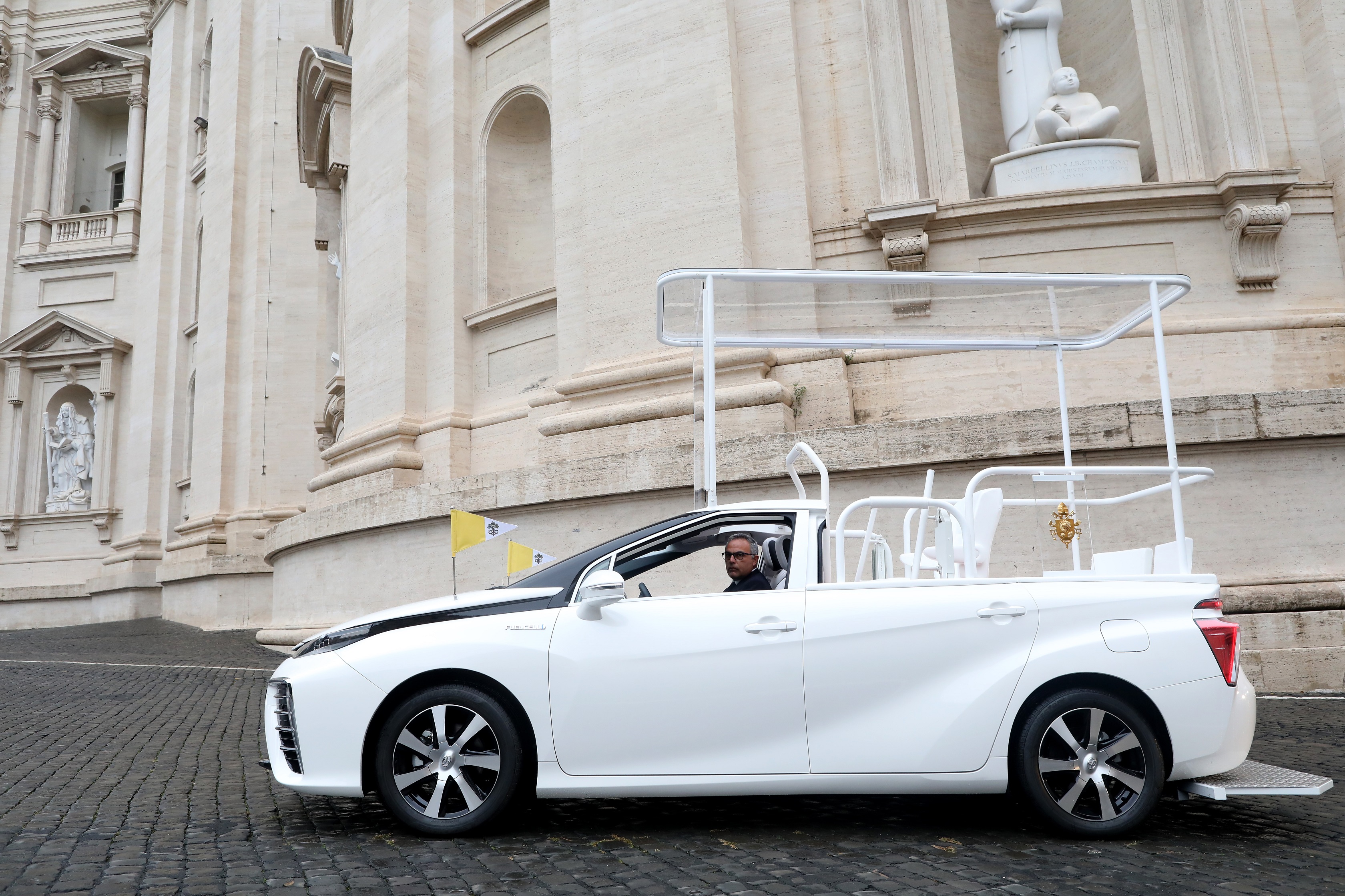 Papomobil, auto, automobil, papa, Tojota, Toyota
VATICAN CITY, VATICAN - OCTOBER 07: <> on October 07, 2020 in Vatican City, Vatican. (Photo by Franco Origlia/Getty Images for Toyota)