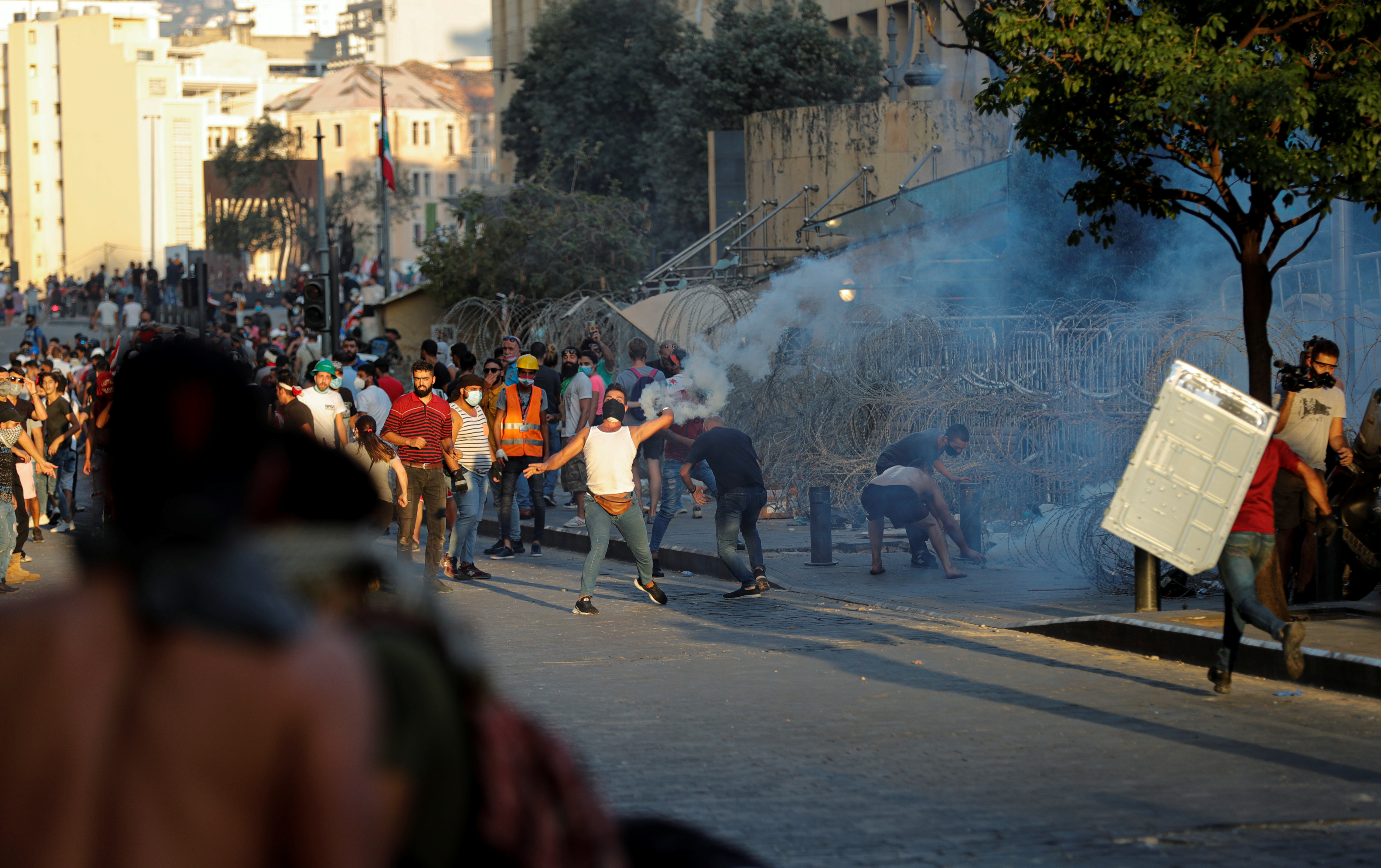 Bejrut protest, Demonstrators take part in a protest following Tuesday's blast, in Beirut