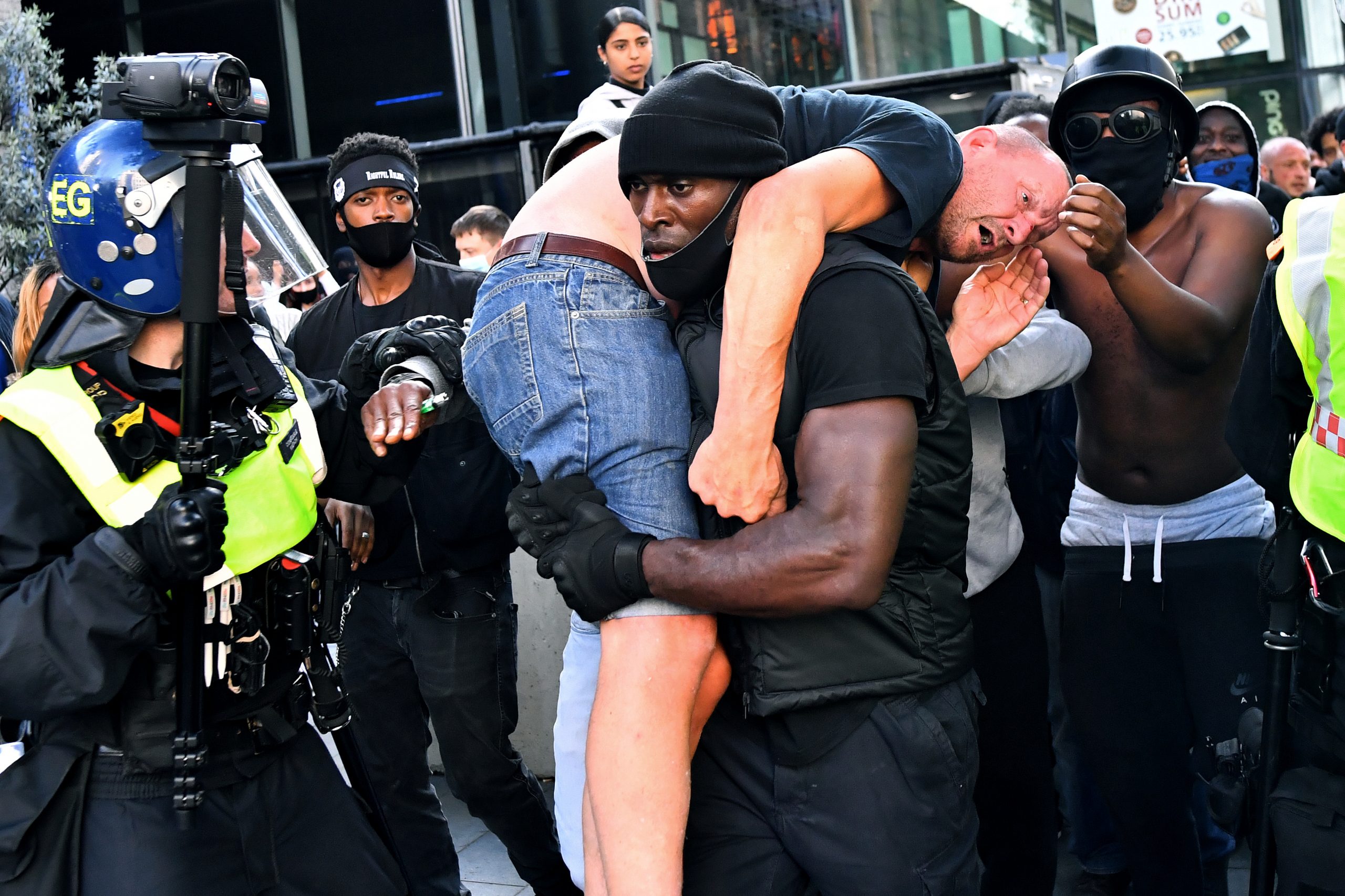 2020-06-15T191245Z_1787981440_RC2V9H9PJOHH_RTRMADP_3_MINNEAPOLIS-POLICE-PROTESTS-BRITAIN-IMAGE-scaled.jpg
