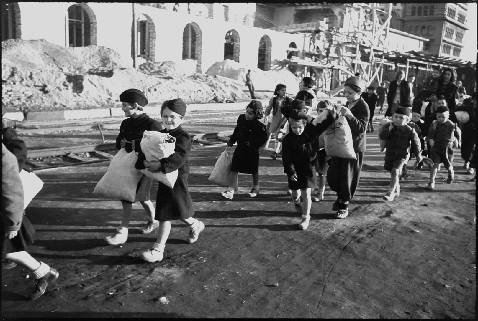 !!!!! KORISTITI ISKLJUCIVO KAO NAJAVU ZA IZLOZBU!!!!! 
Izlozba fotografija Tanjug javlja, Rat je zavrsen