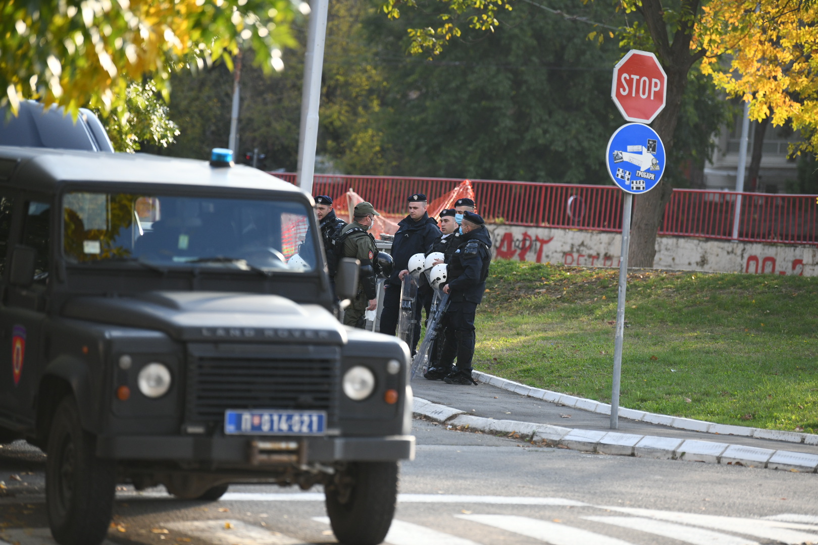 Beograd 18.10.2020. Atmosfera pred derbi koji se igra bez publike, policija, stitovi, foto Vesna Lalic Nova rs